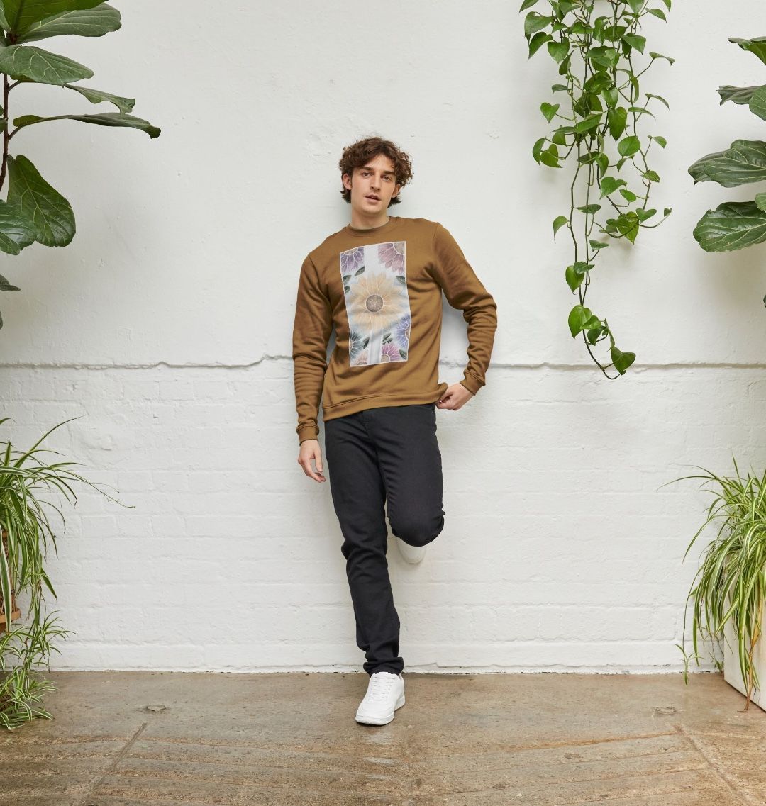 Unisex sunflower banner motif sweatshirt.