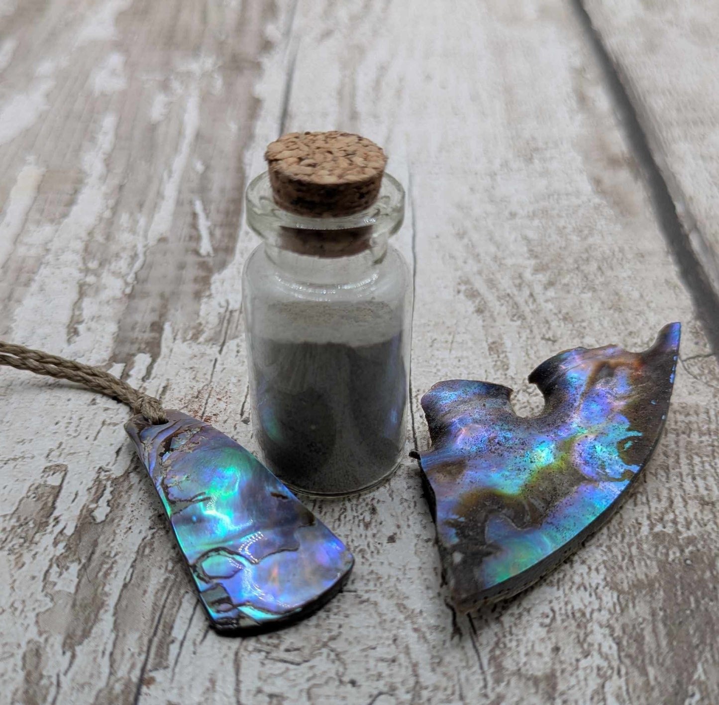 10ml powdered New Zealand Pāua shell pigment.