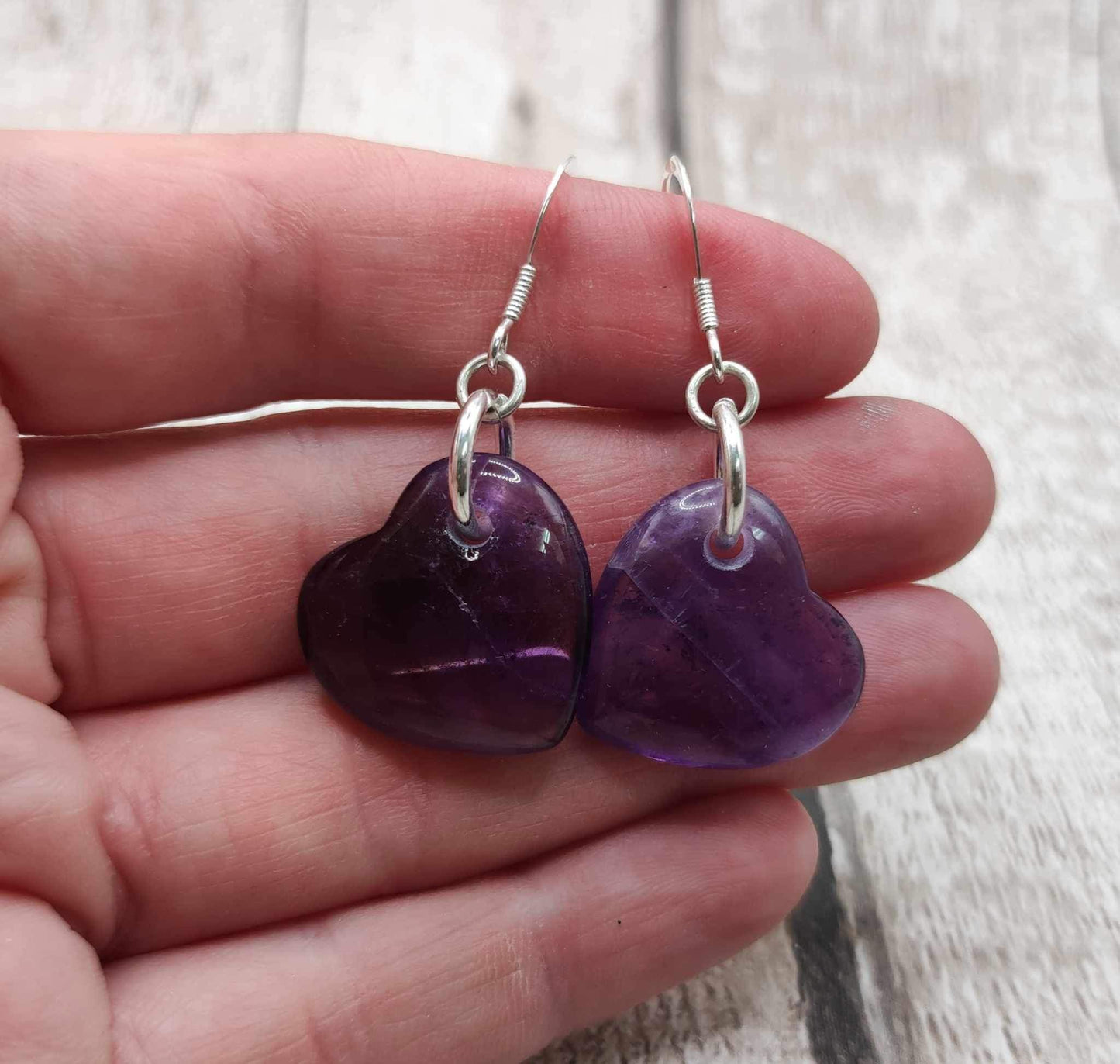 Amethyst heart shapes earrings.