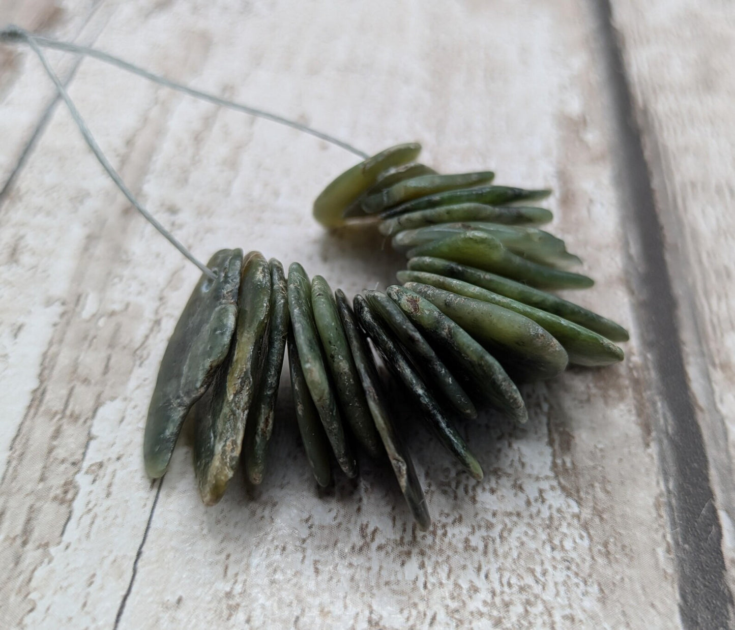 20 Top-Drilled New Zealand Pounamu Beads – Tumble polished Greenstone Offcuts for Jewellery Making and craft projects.