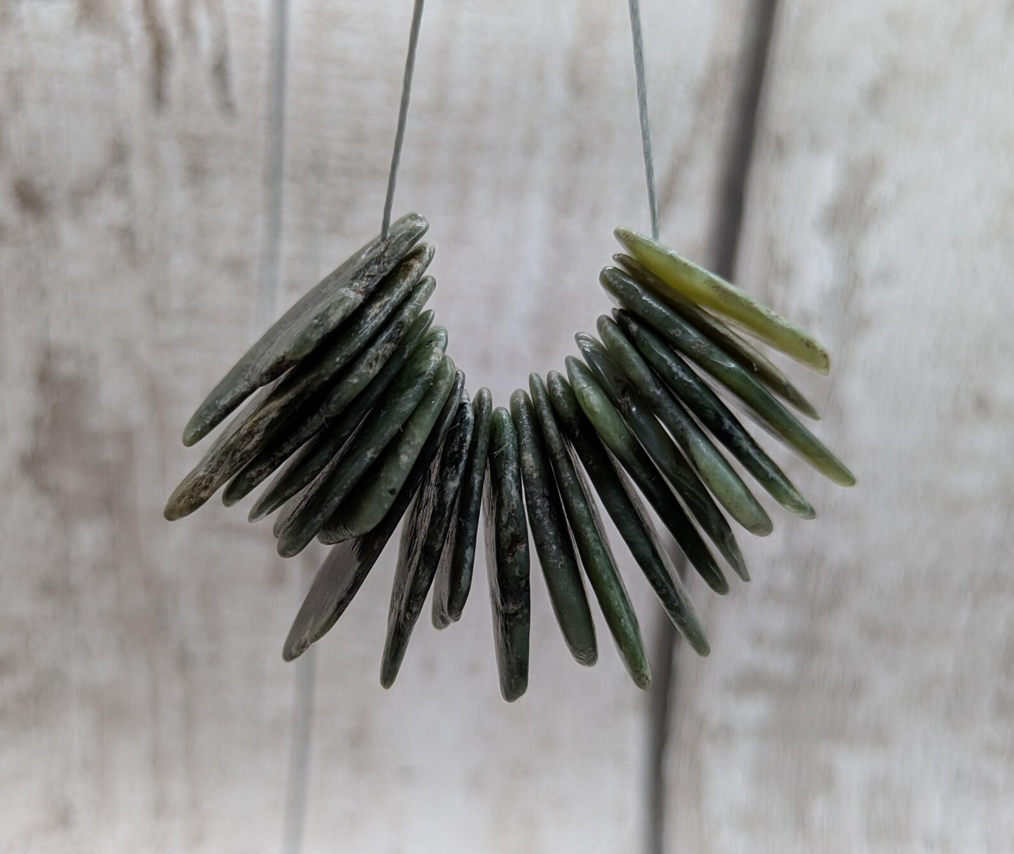20 Top-Drilled New Zealand Pounamu Beads – Tumble polished Greenstone Offcuts for Jewellery Making and craft projects.