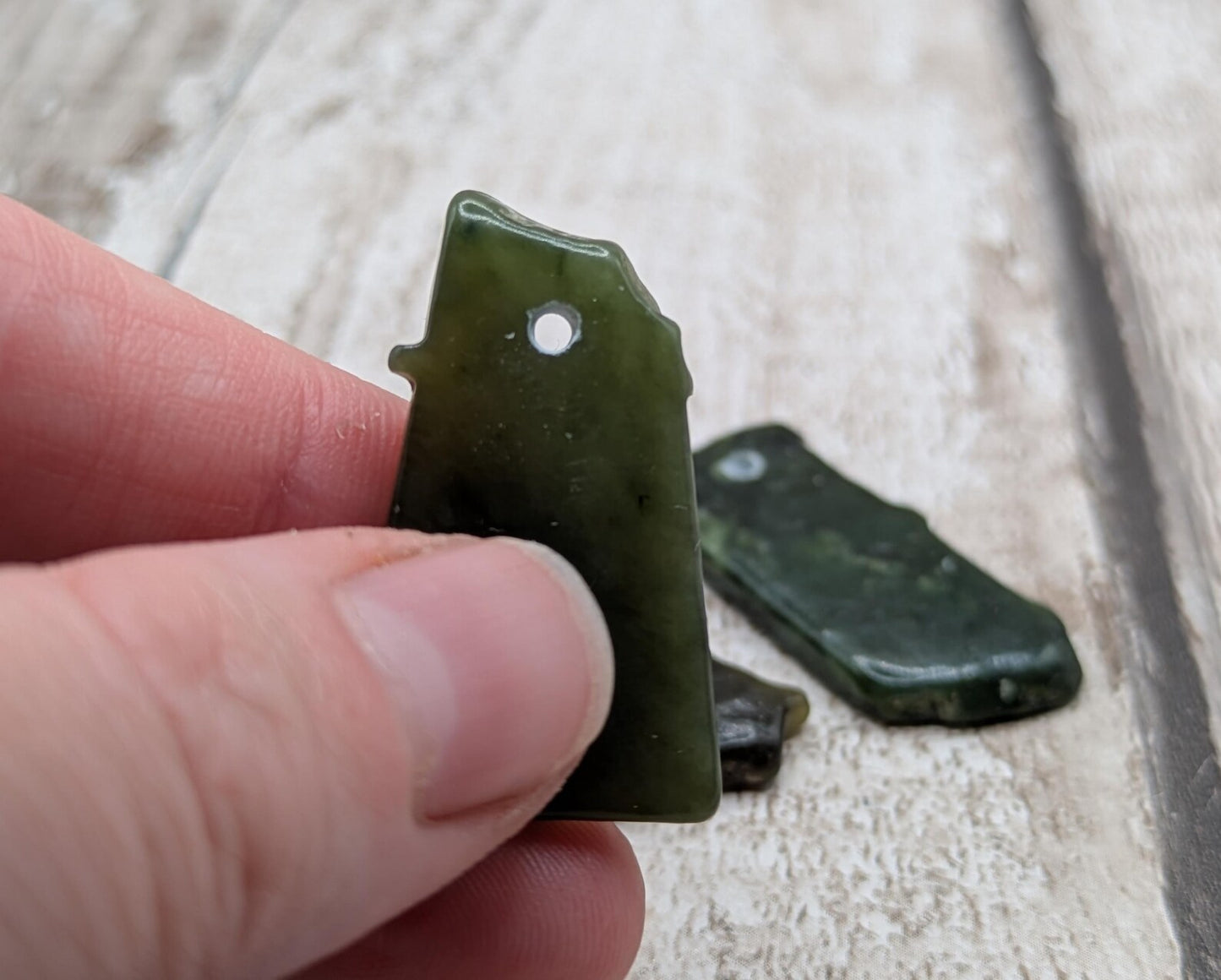 4 Centre-Drilled New Zealand Pounamu pendant Beads – Tumble polished Greenstone Offcuts for Jewellery Making and craft projects.