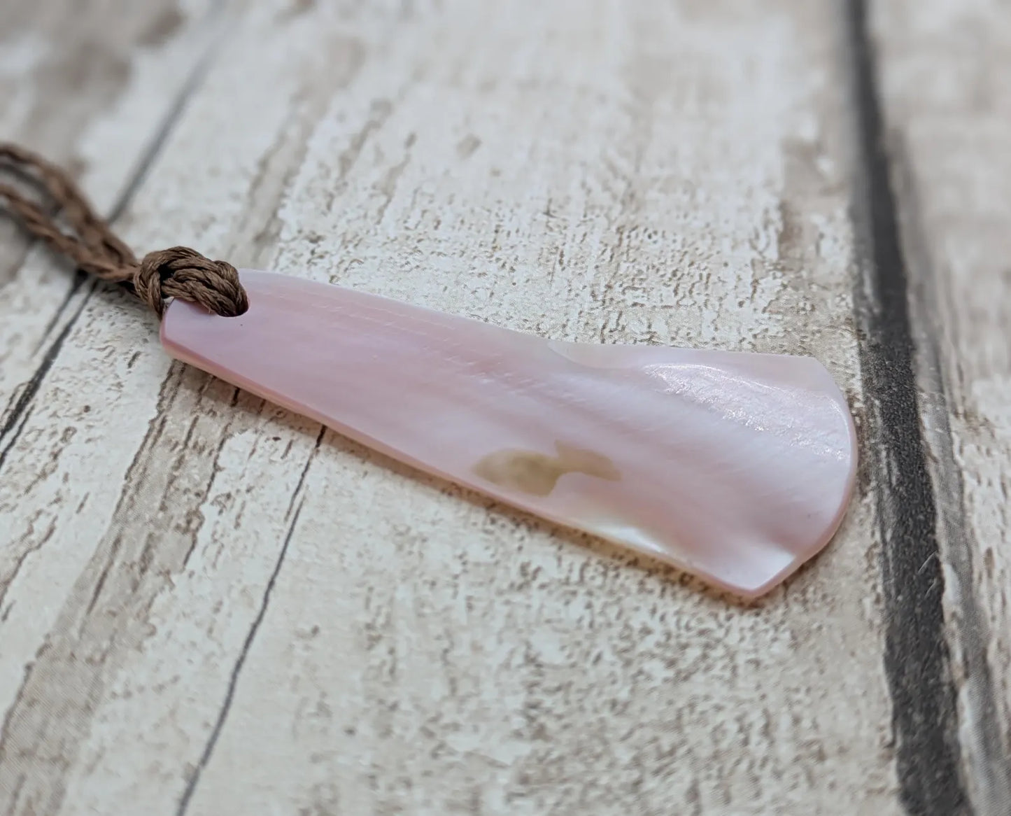 New Zealand freshwater pink mussel shell pendant