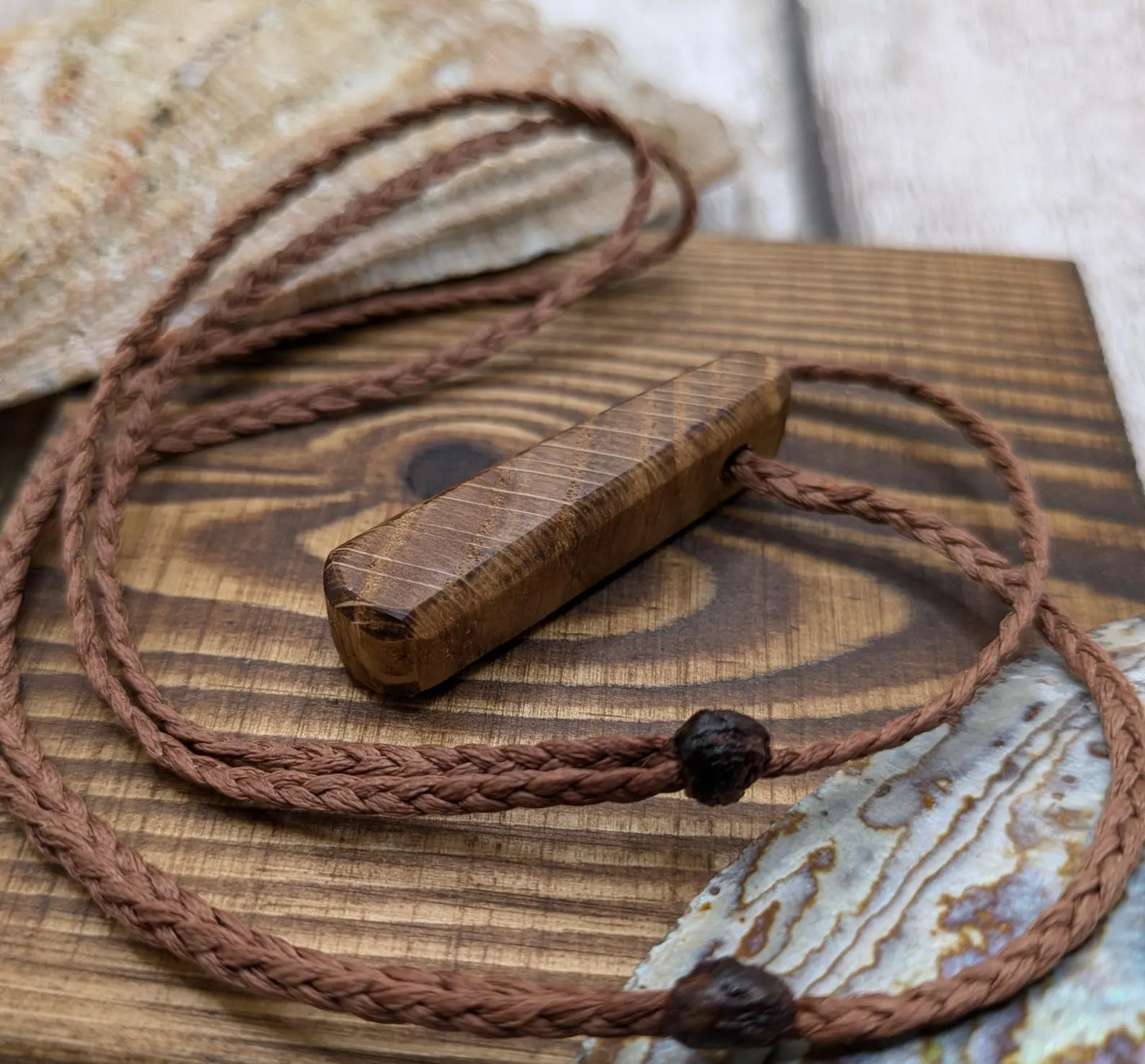 Oak wood roimata drop pendant.
