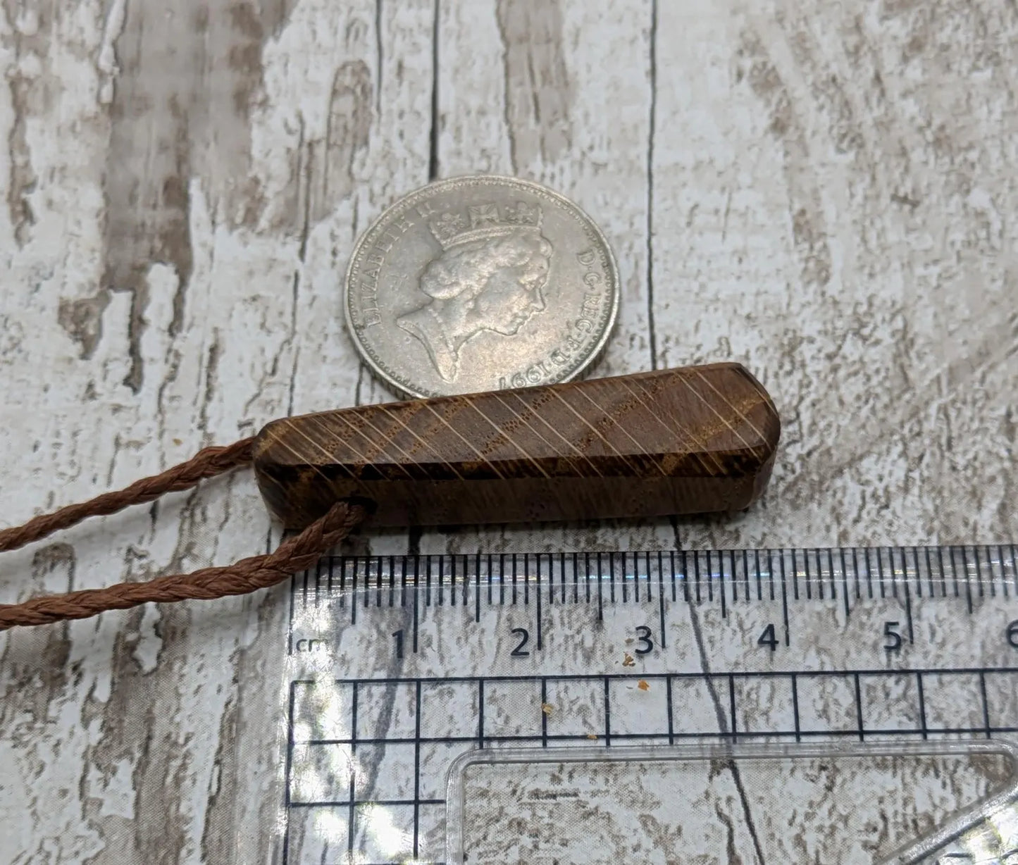 Oak wood roimata drop pendant.