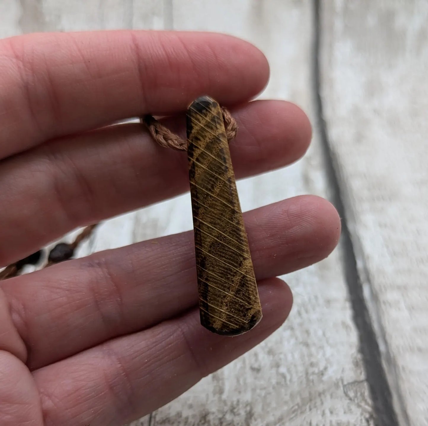 Oak wood roimata drop pendant.