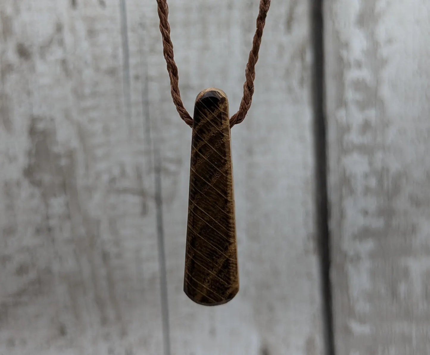 Oak wood roimata drop pendant.
