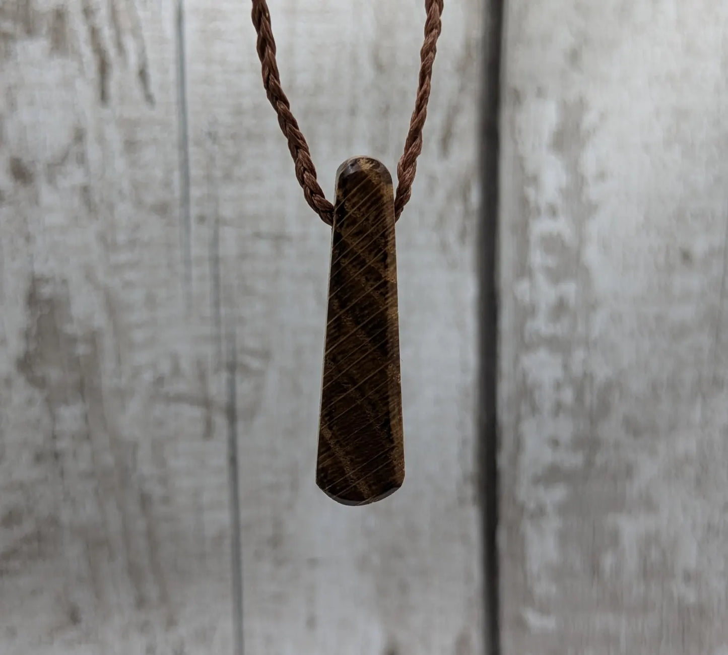 Oak wood roimata drop pendant.