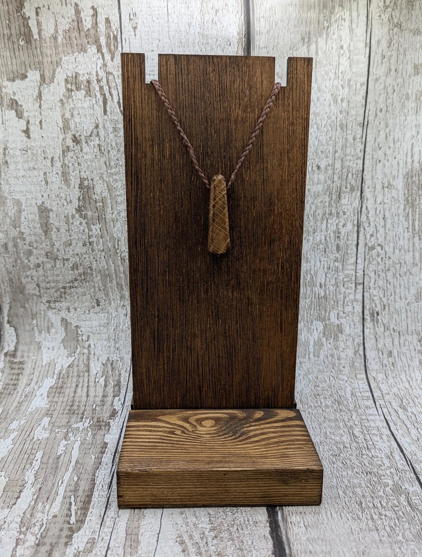 Oak wood roimata drop pendant.
