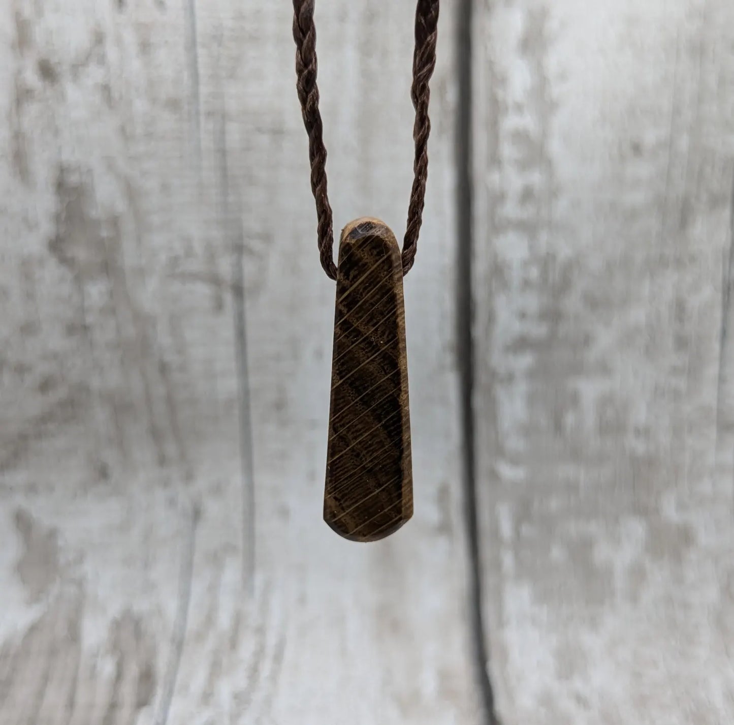 Oak wood roimata drop pendant.