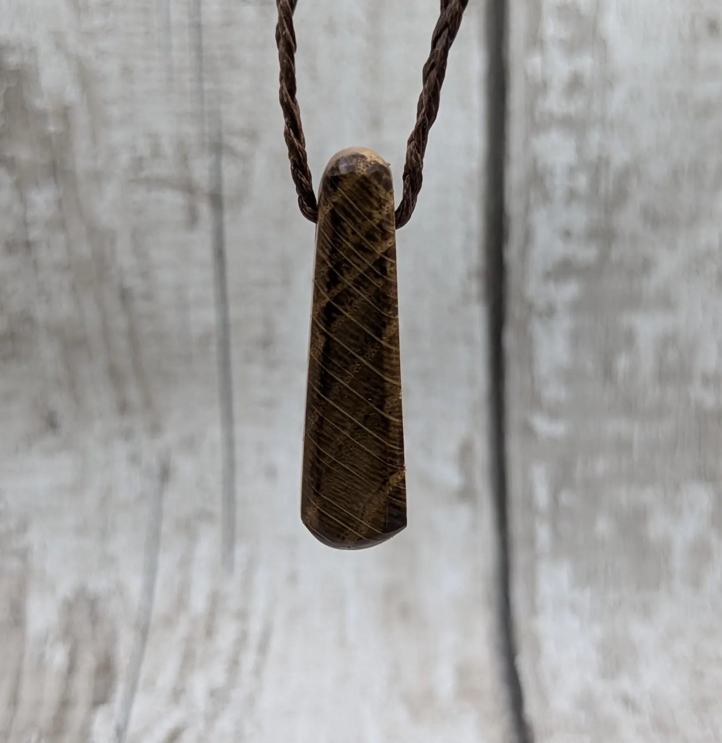 Oak wood roimata drop pendant.