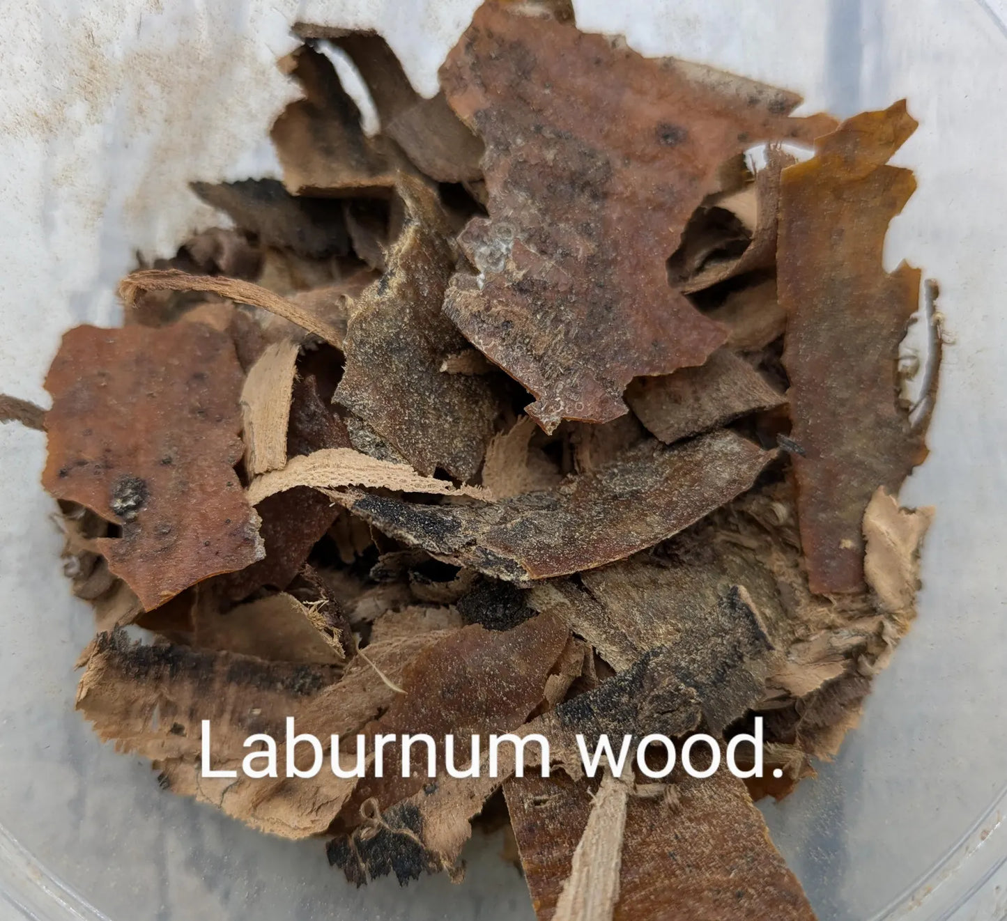 Laburnum wood bark and shavings.