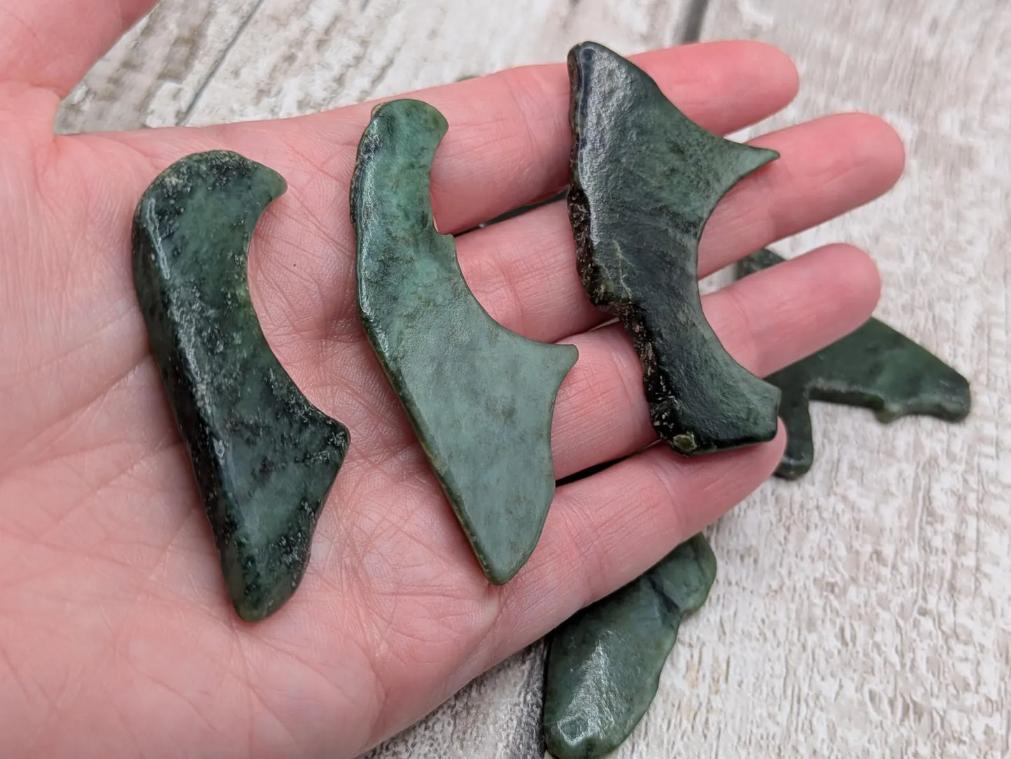 1 xL tumbled new Zealand pounamu greenstone jade stone.