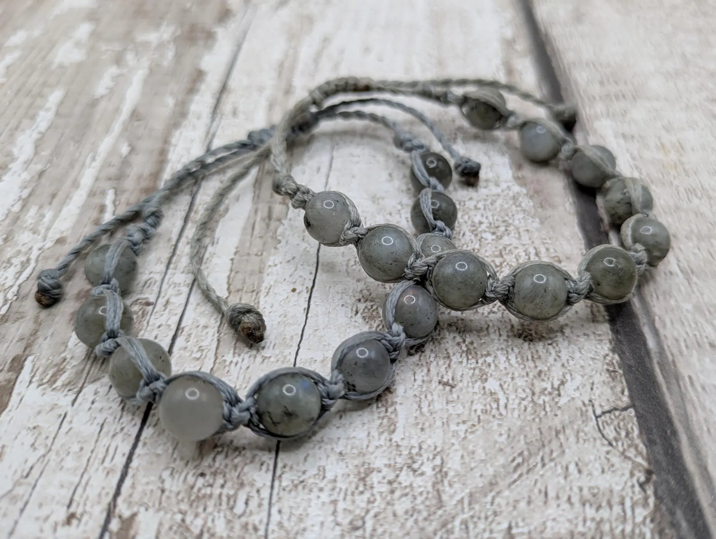 Labradorite 8mm beaded macramé bracelet.