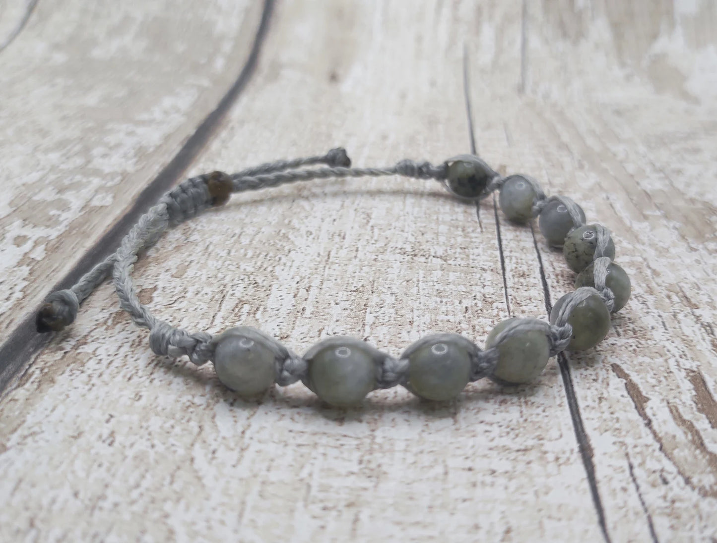 Labradorite 8mm beaded macramé bracelet.