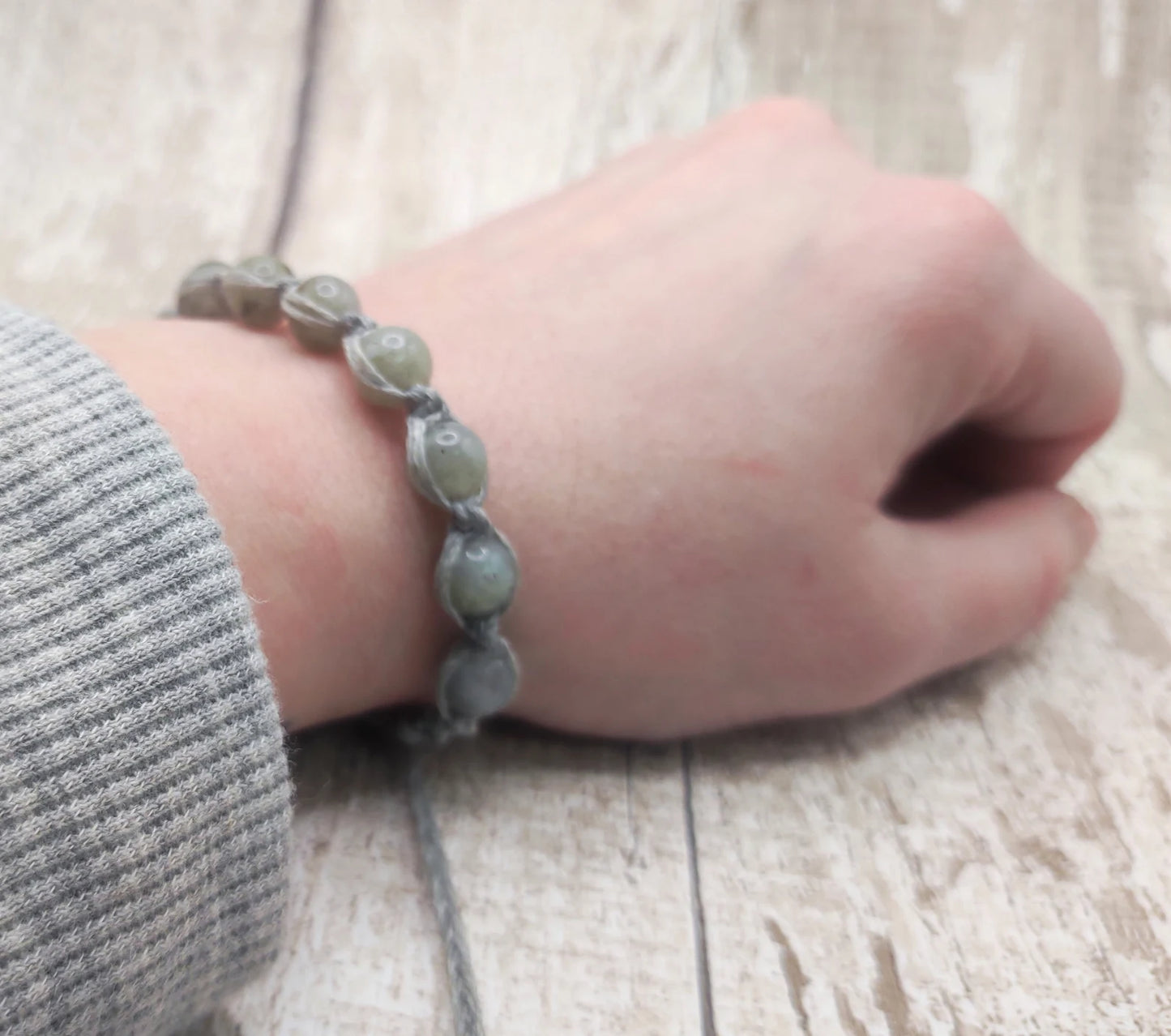 Labradorite 8mm beaded macramé bracelet.