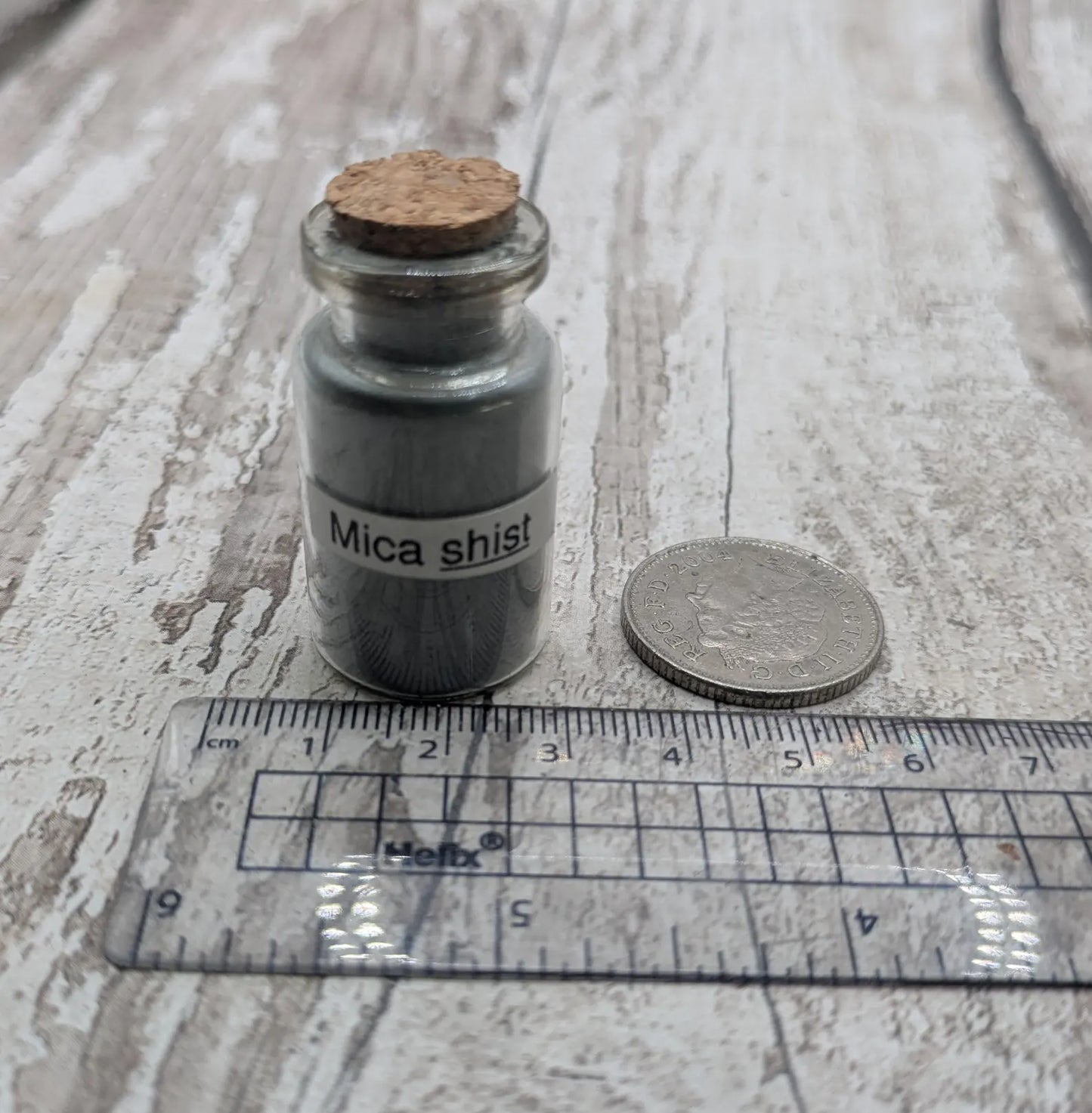 Unrefined powdered Devonshire mica shist pigment.