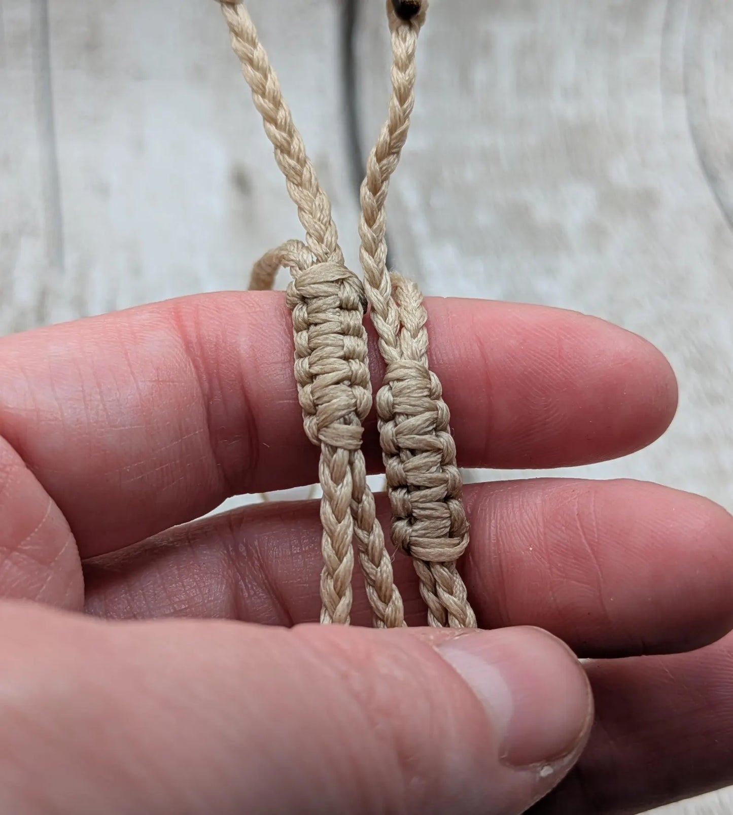 Pellucid shell beaded macramé adjustable bracelet.