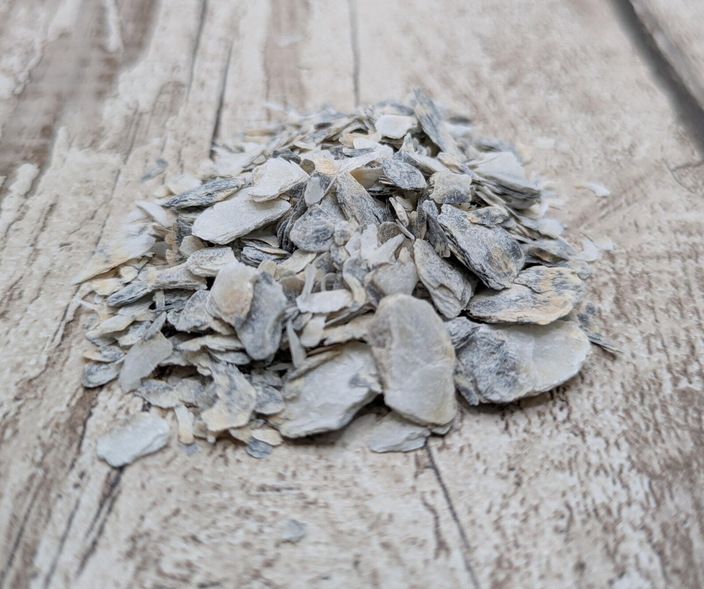 Coarse Ground Native Oyster Shell Powder – Natural Unrefined Pigment & Inlay Material – 10ml Glass Vial