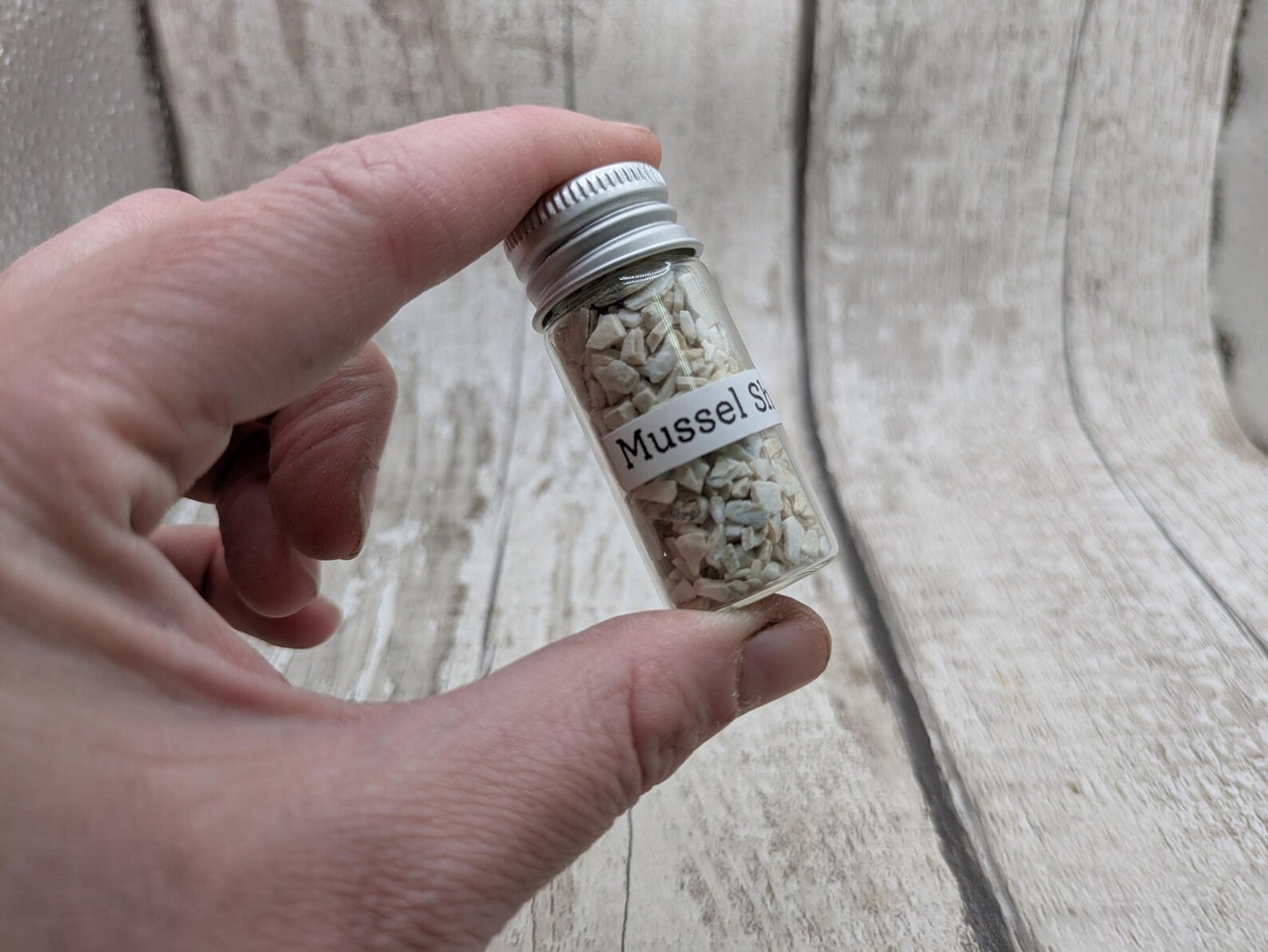 Coarse Ground White Mussel Shell Powder – Natural Pearlescent Pigment for Art, Resin & Inlay.
