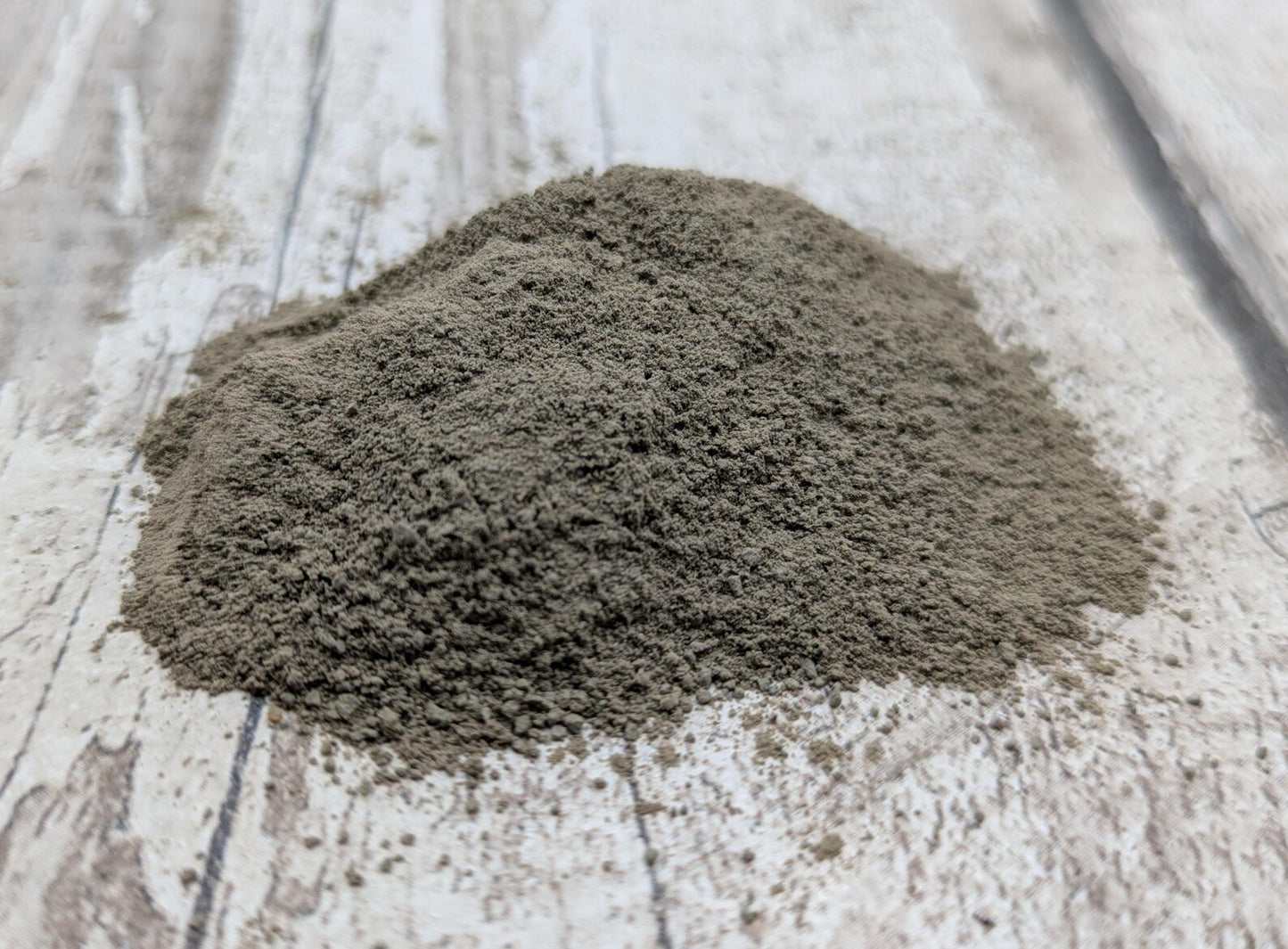 Fine Ground British Clay Powder – Sun & Air Dried Thames Estuary Earth Pigment for Art and Ritual.