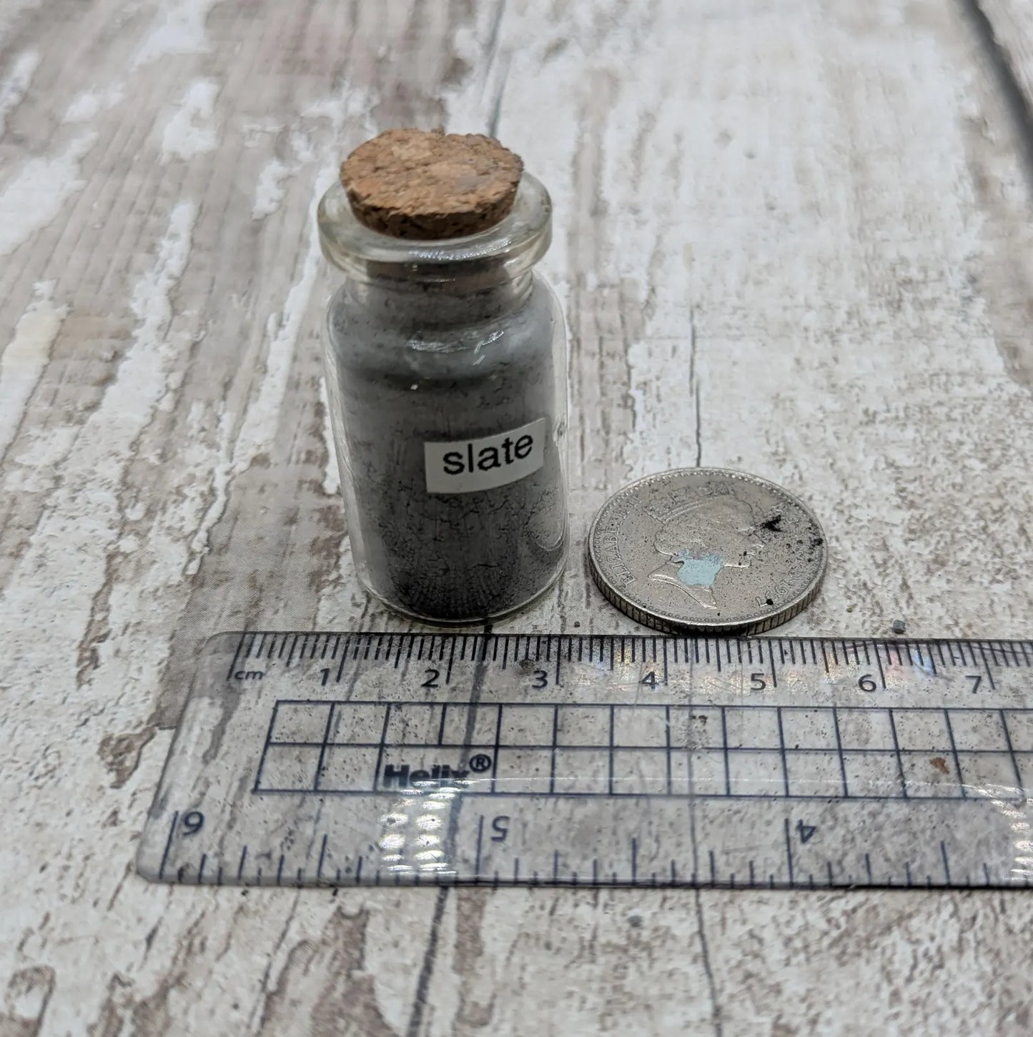 unrefined 10ml powdered beachcombed slate.
