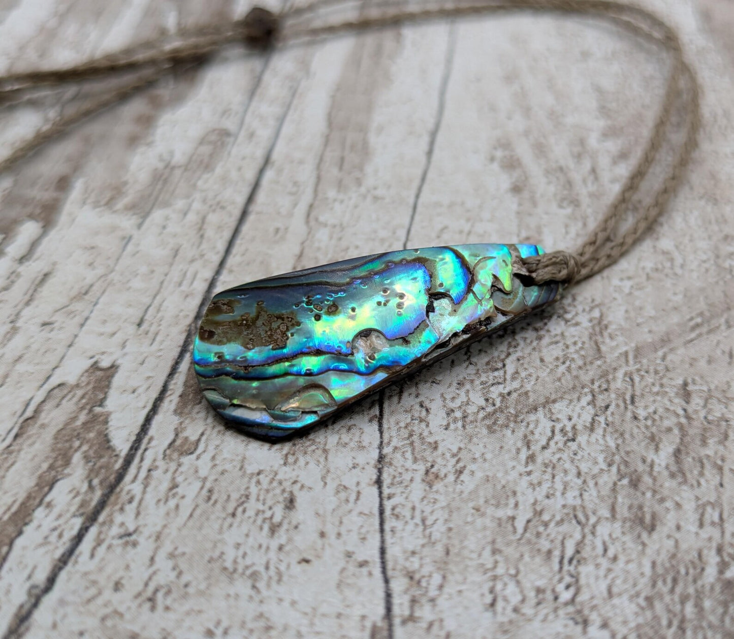 Small New Zealand Rainbow Pāua Shell Roimata Pendant – Iridescent Teardrop Necklace, Māori Inspired Ocean Jewellery, Healing Shell Talisman