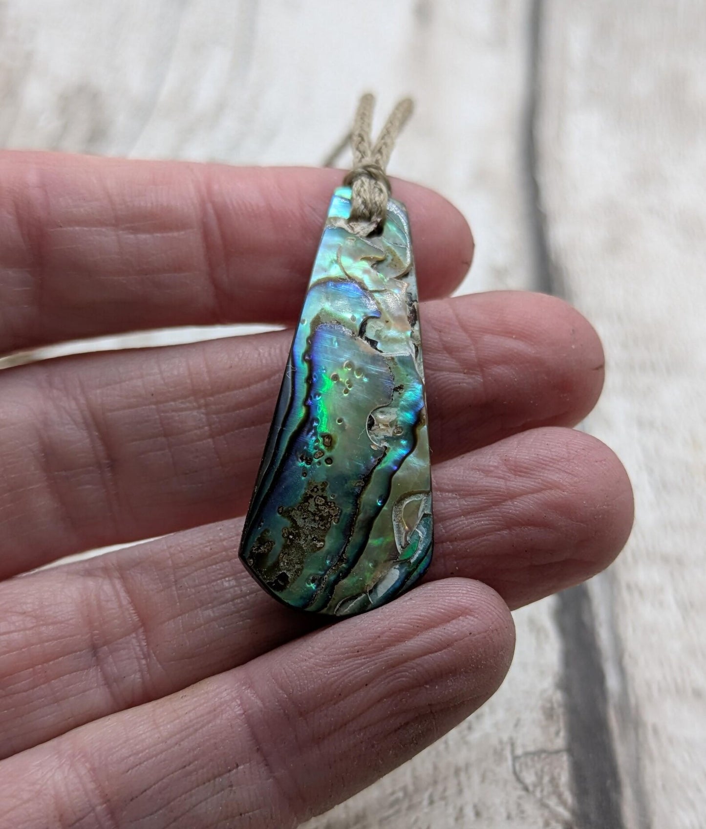 Small New Zealand Rainbow Pāua Shell Roimata Pendant – Iridescent Teardrop Necklace, Māori Inspired Ocean Jewellery, Healing Shell Talisman