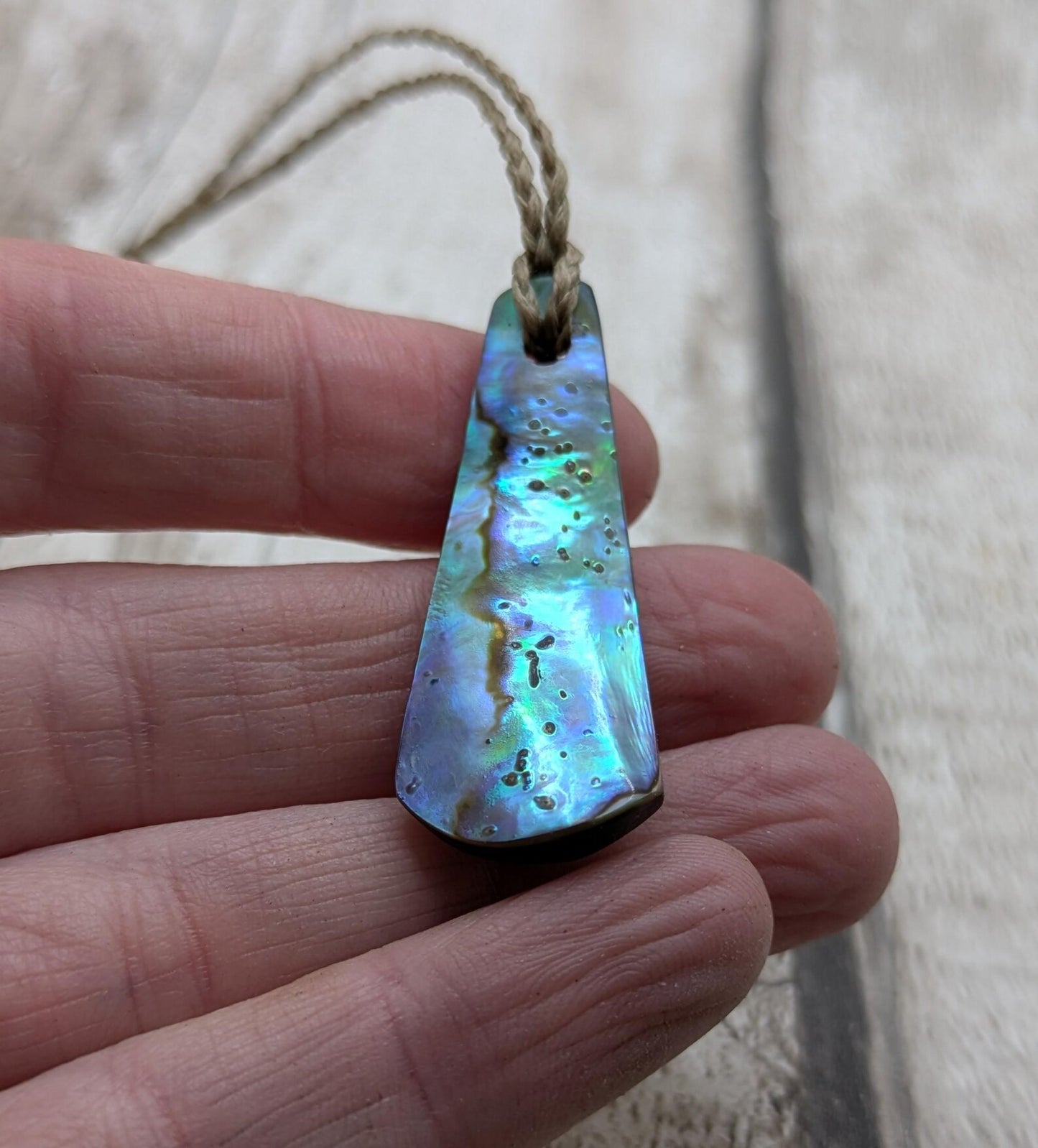 Small New Zealand Rainbow Pāua Shell Roimata Pendant – Iridescent Teardrop Necklace, Māori Inspired Ocean Jewellery, Healing Shell Talisman