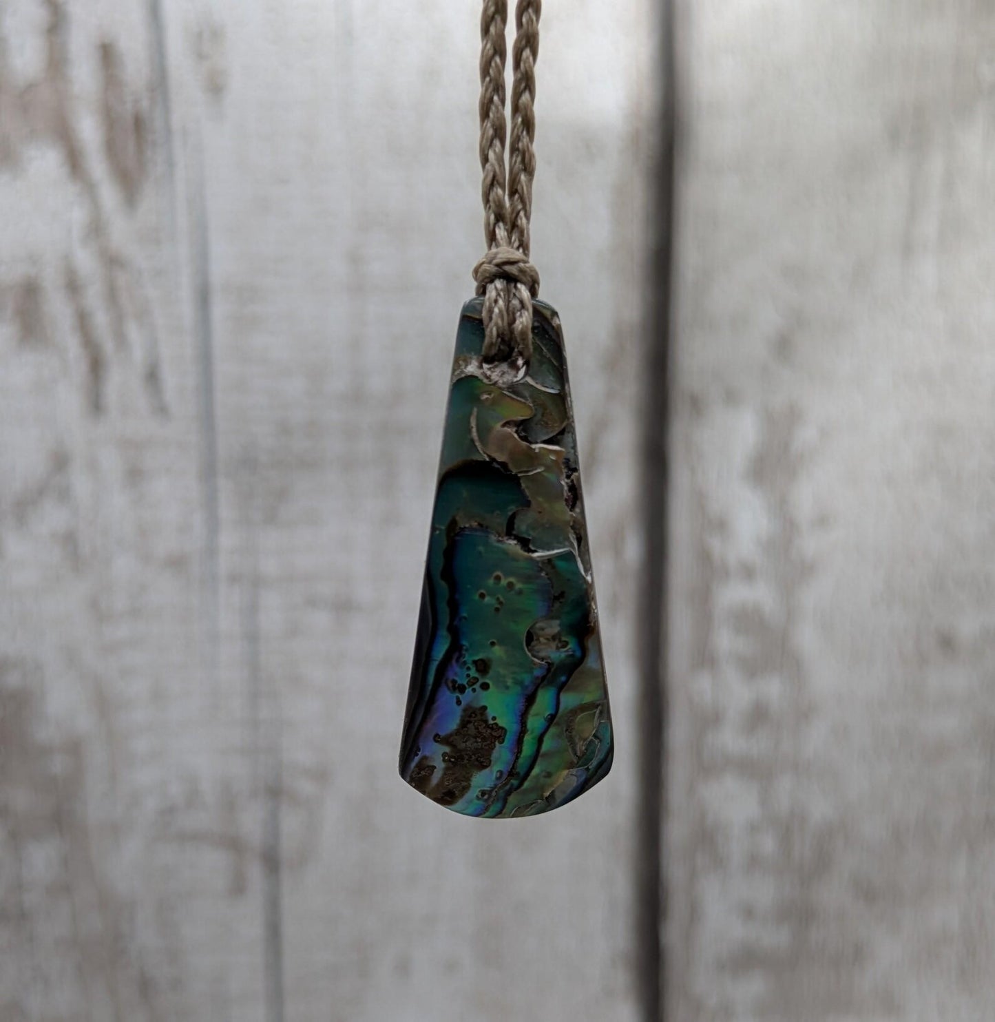 Small New Zealand Rainbow Pāua Shell Roimata Pendant – Iridescent Teardrop Necklace, Māori Inspired Ocean Jewellery, Healing Shell Talisman