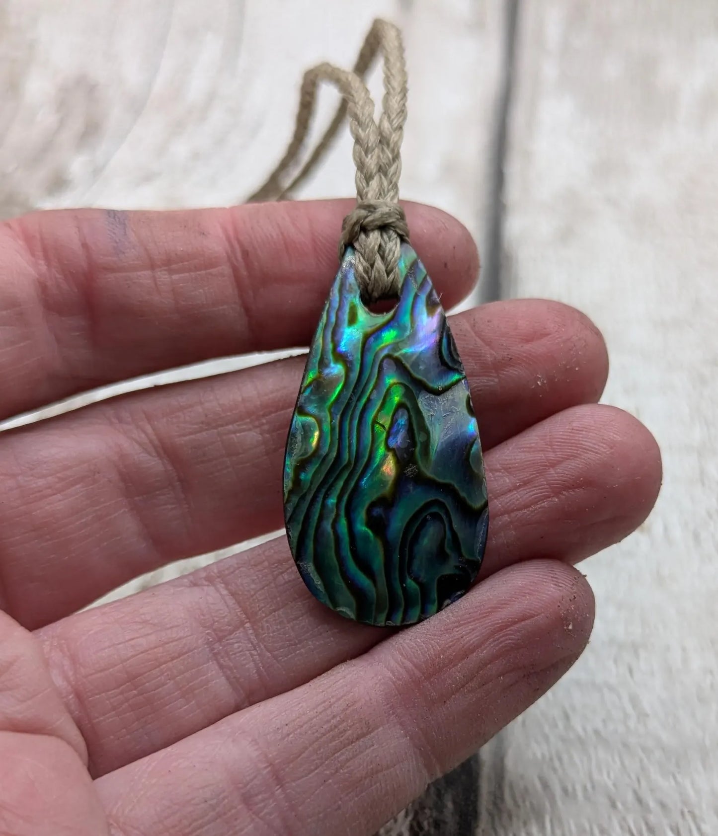 New Zealand Rainbow Pāua Shell Roimata Pendant – Iridescent Teardrop Necklace, Māori Inspired Ocean Jewellery, Healing Shell Talisman.