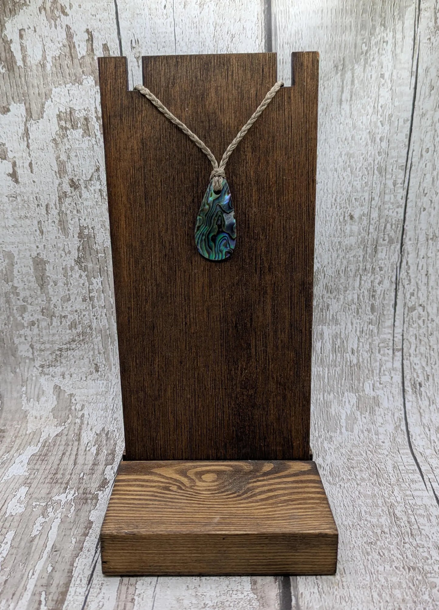 New Zealand Rainbow Pāua Shell Roimata Pendant – Iridescent Teardrop Necklace, Māori Inspired Ocean Jewellery, Healing Shell Talisman.
