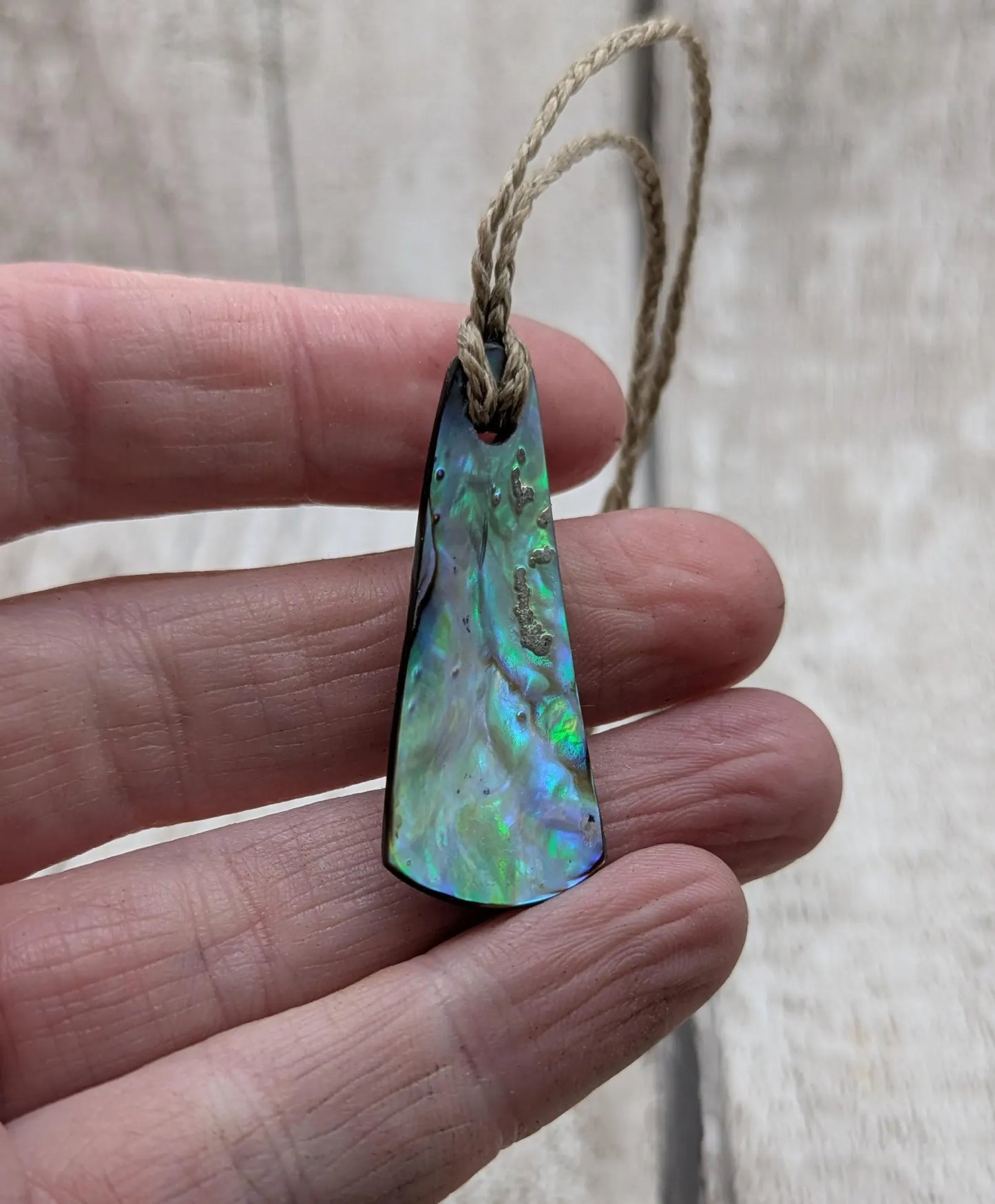Small New Zealand Rainbow Pāua Shell Roimata Pendant – Iridescent Teardrop Necklace, Māori Inspired Ocean Jewellery, Healing Shell Talisman