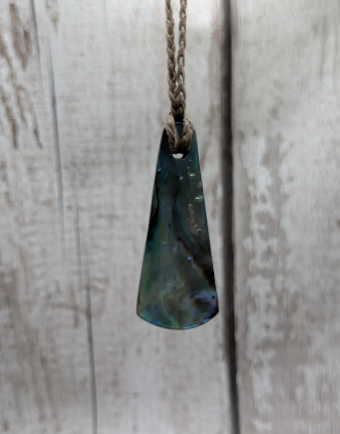 Small New Zealand Rainbow Pāua Shell Roimata Pendant – Iridescent Teardrop Necklace, Māori Inspired Ocean Jewellery, Healing Shell Talisman