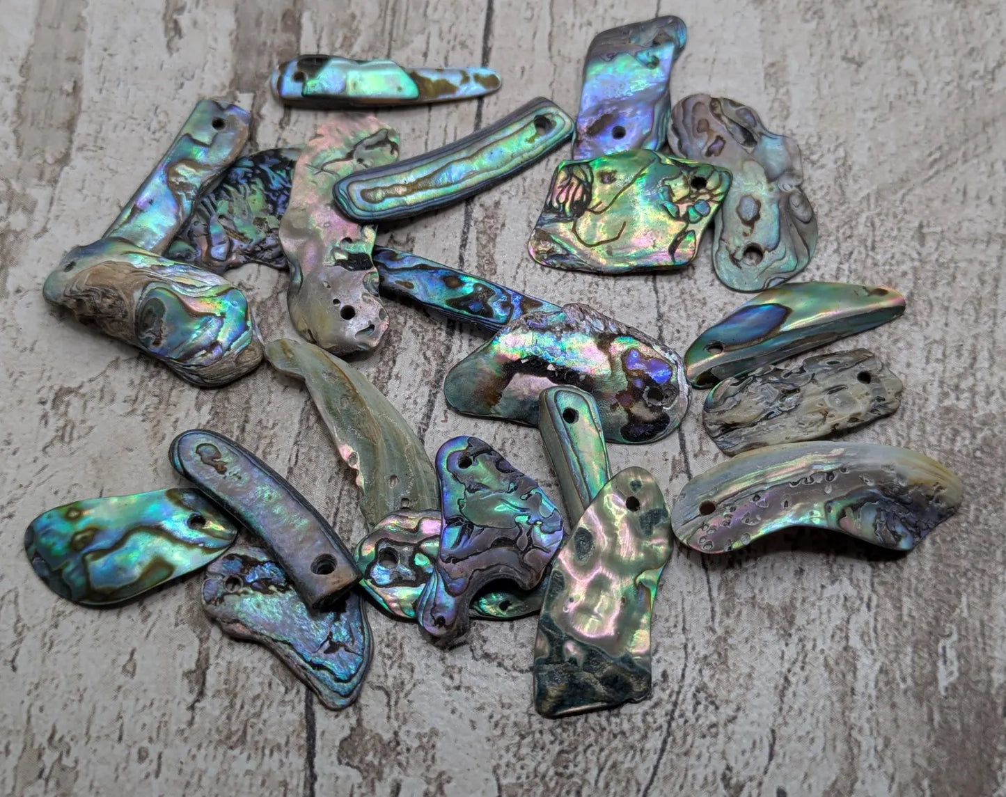 20 Rainbow NZ Pāua Shell Beads – Long Top-Drilled Natural Abalone for Jewellery Making & Art Projects.