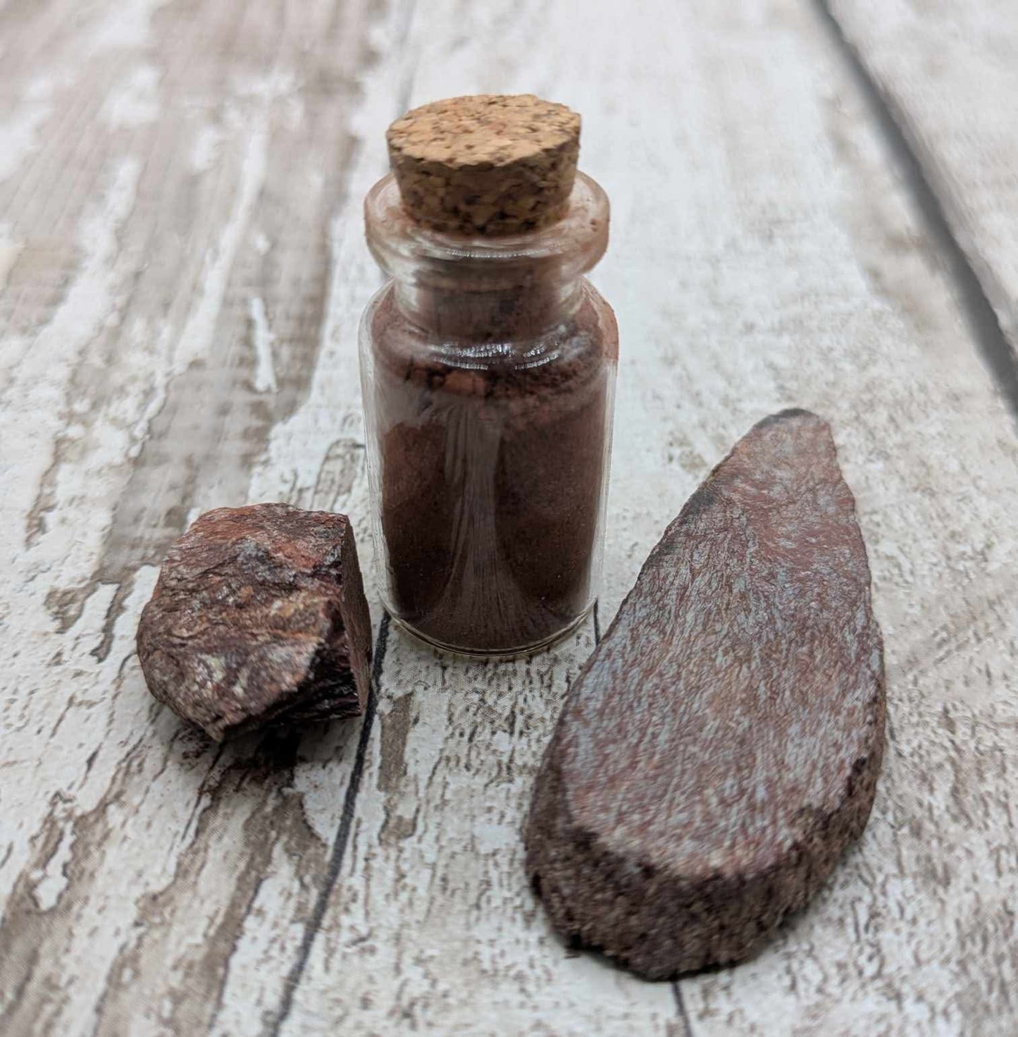 Unrefined 10ml powdered Devonshire red mica shist pigment.