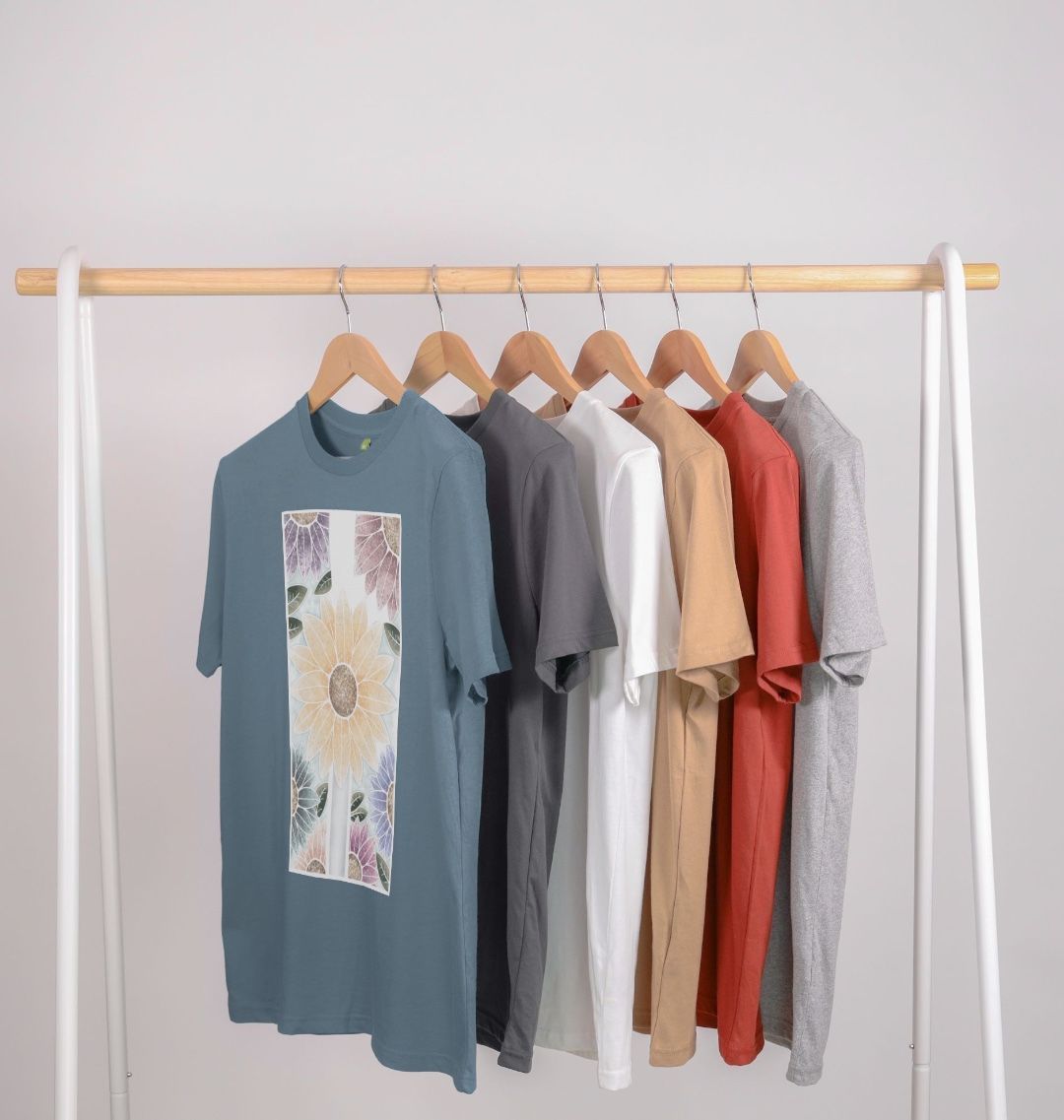 Unisex sunflower banner motif t-shirt.