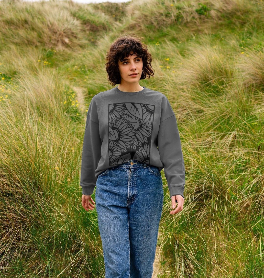 Woman’s Sunflower outline oversized sweatshirt.
