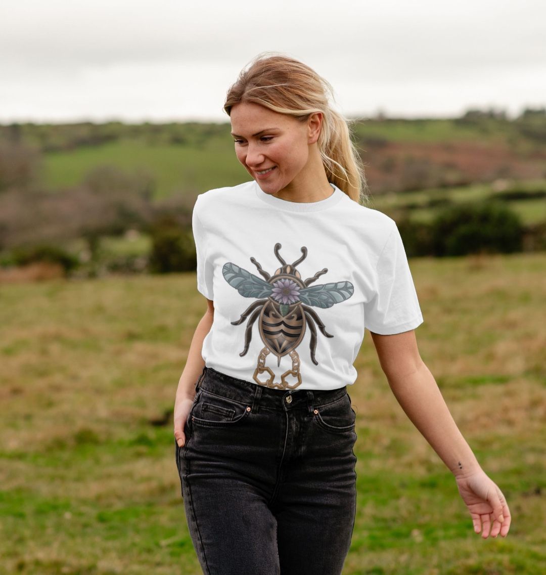 Gilded bumble bee 2.0 unisex T-Shirt.