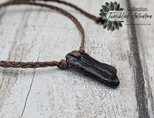 New Zealand tumbled Pounamu nephrite greenstone adjustable bracelet.