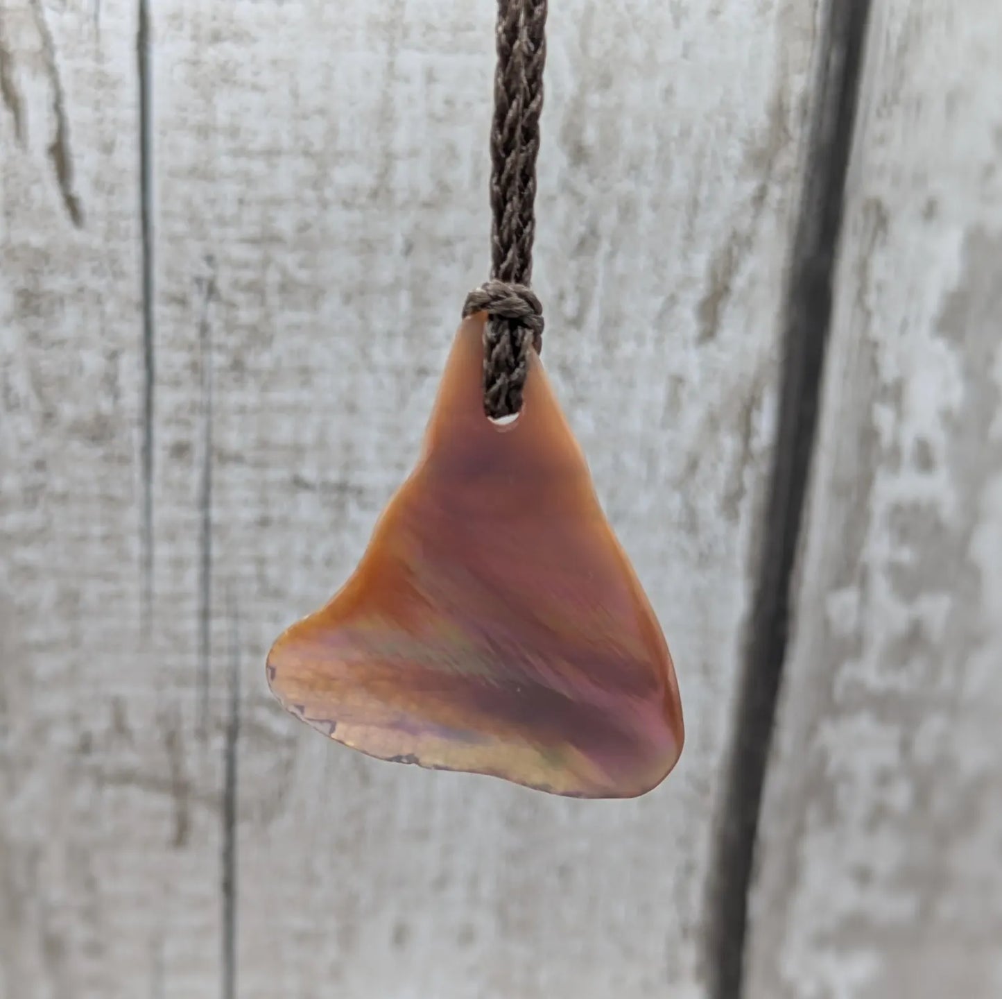 One Mixed New Zealand Freshwater Mussel Shell Pendants – High Iridescence, Pearlescent Natural Tumbled Charms for Jewellery, Craft & Ritual.