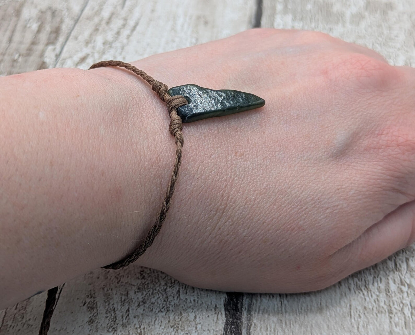 Pounamu greenstone tumbled jade adjustable bracelet.
