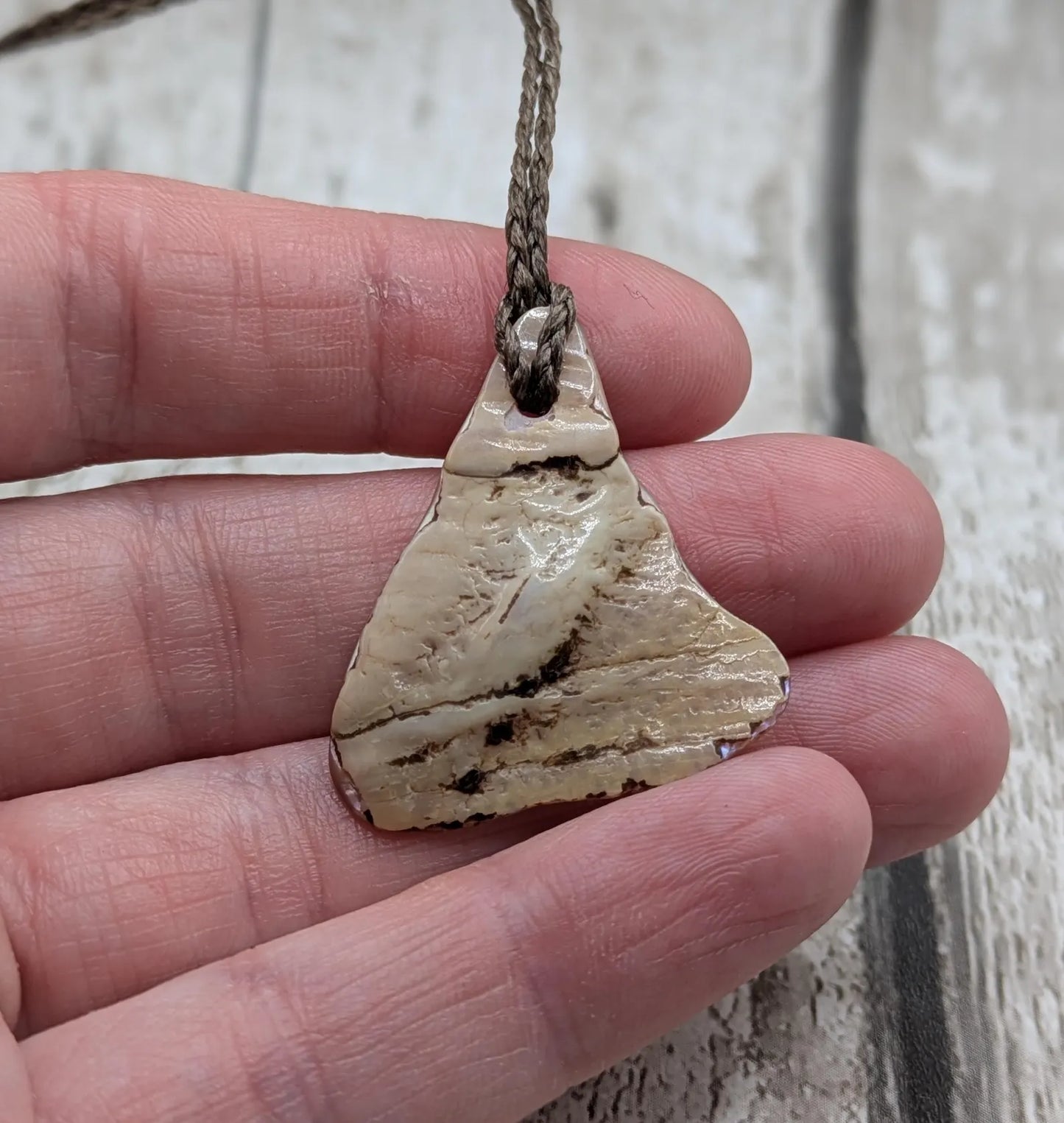 One Mixed New Zealand Freshwater Mussel Shell Pendants – High Iridescence, Pearlescent Natural Tumbled Charms for Jewellery, Craft & Ritual.