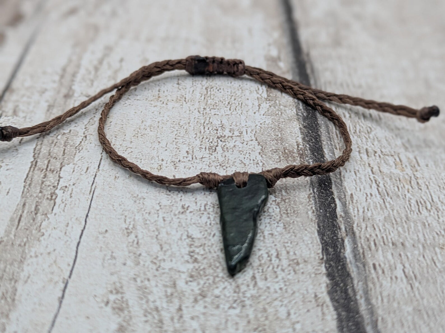 Pounamu greenstone tumbled jade adjustable bracelet.