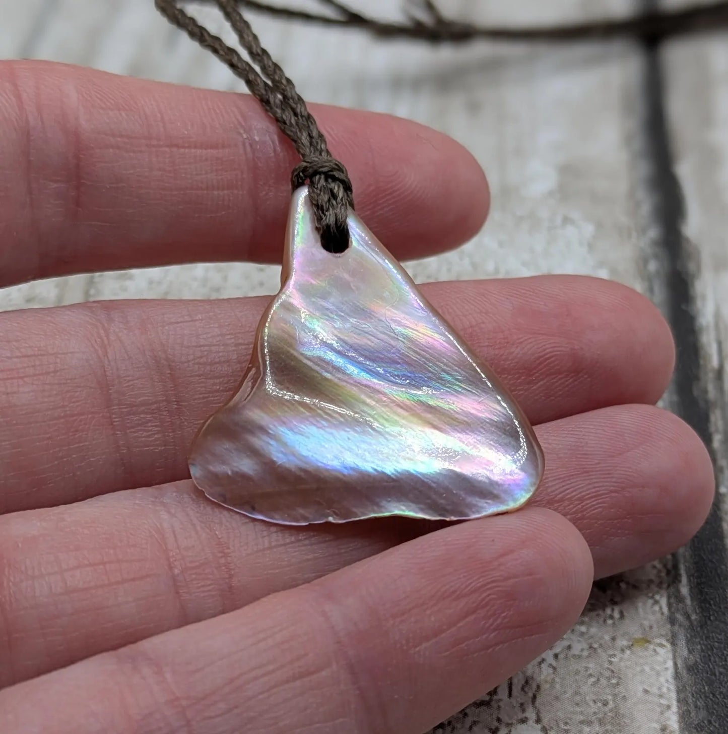 One Mixed New Zealand Freshwater Mussel Shell Pendants – High Iridescence, Pearlescent Natural Tumbled Charms for Jewellery, Craft & Ritual.