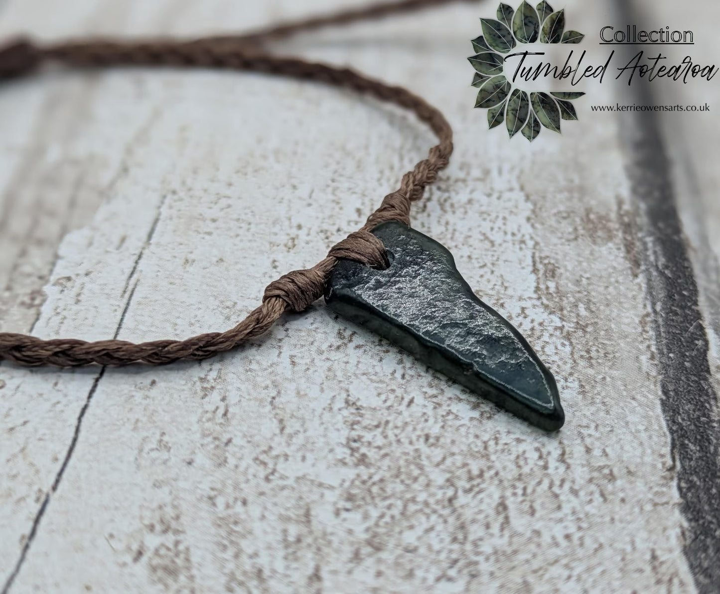 Pounamu greenstone tumbled jade adjustable bracelet.
