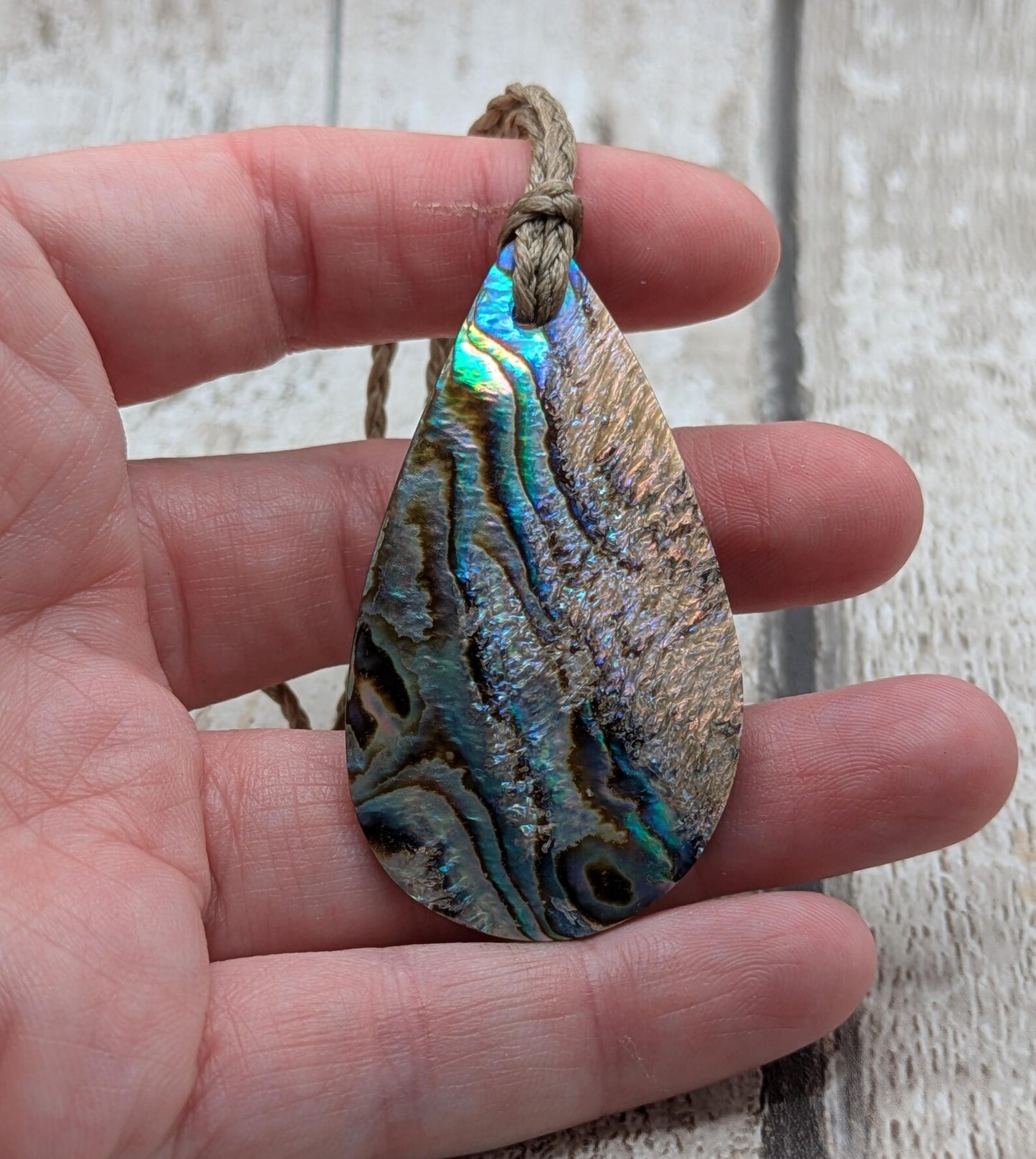 New Zealand Rainbow Pāua steward op Pendant – colourful Iridescent Necklace, Māori Inspired Ocean Jewellery, Healing Shell Talisman.
