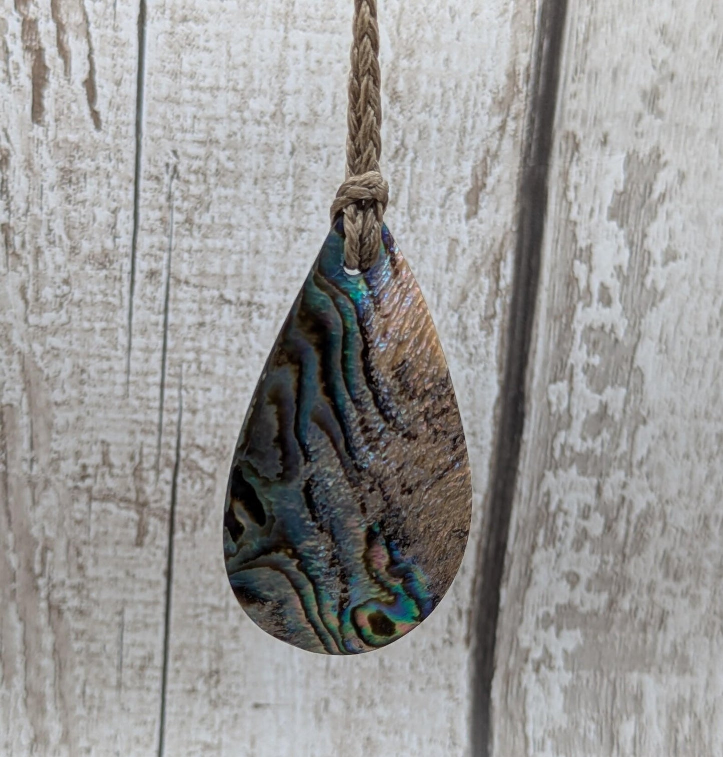 New Zealand Rainbow Pāua steward op Pendant – colourful Iridescent Necklace, Māori Inspired Ocean Jewellery, Healing Shell Talisman.