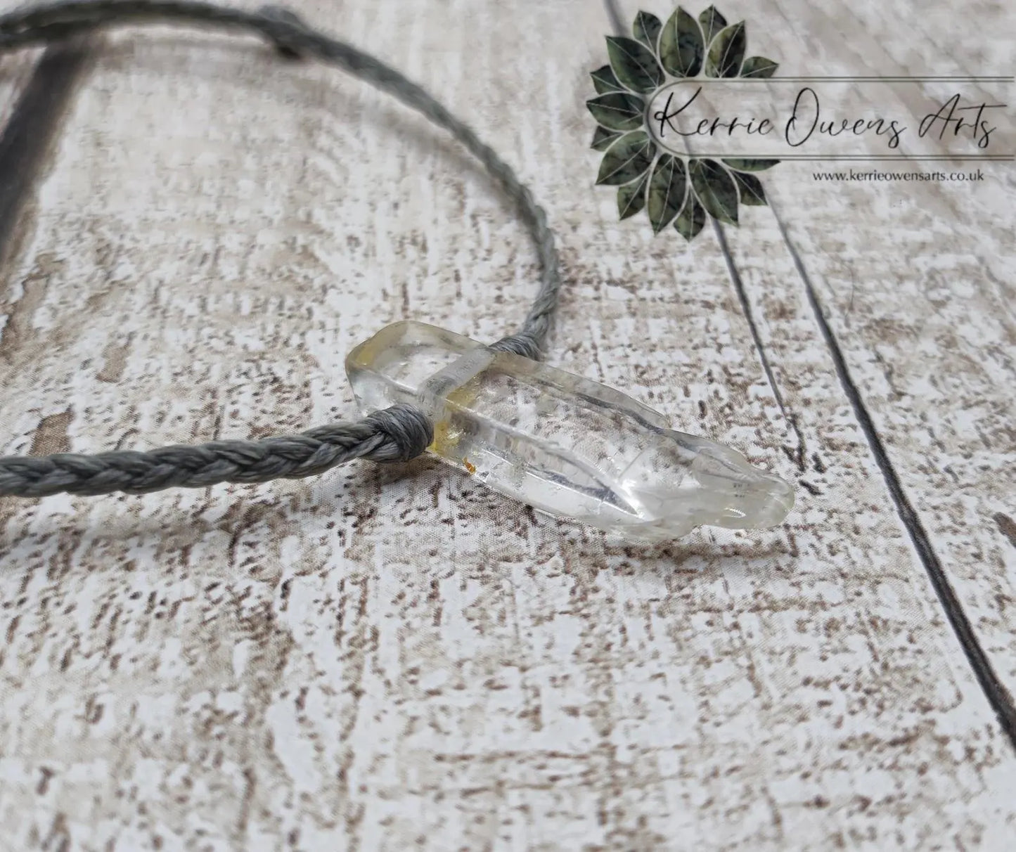 Clear quartz adjustment macramé bracelet.