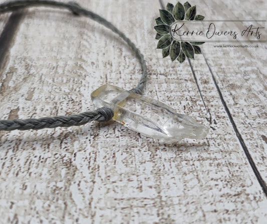 Clear quartz adjustment macramé bracelet.